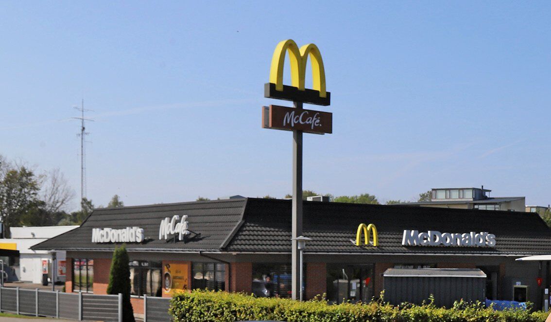 Frederik Germann kalder det et stort problem, hvis McDonald's - en af byens største ungdomsarbejdspladser - taber omsætning på grund af unge, der skaber utryghed.