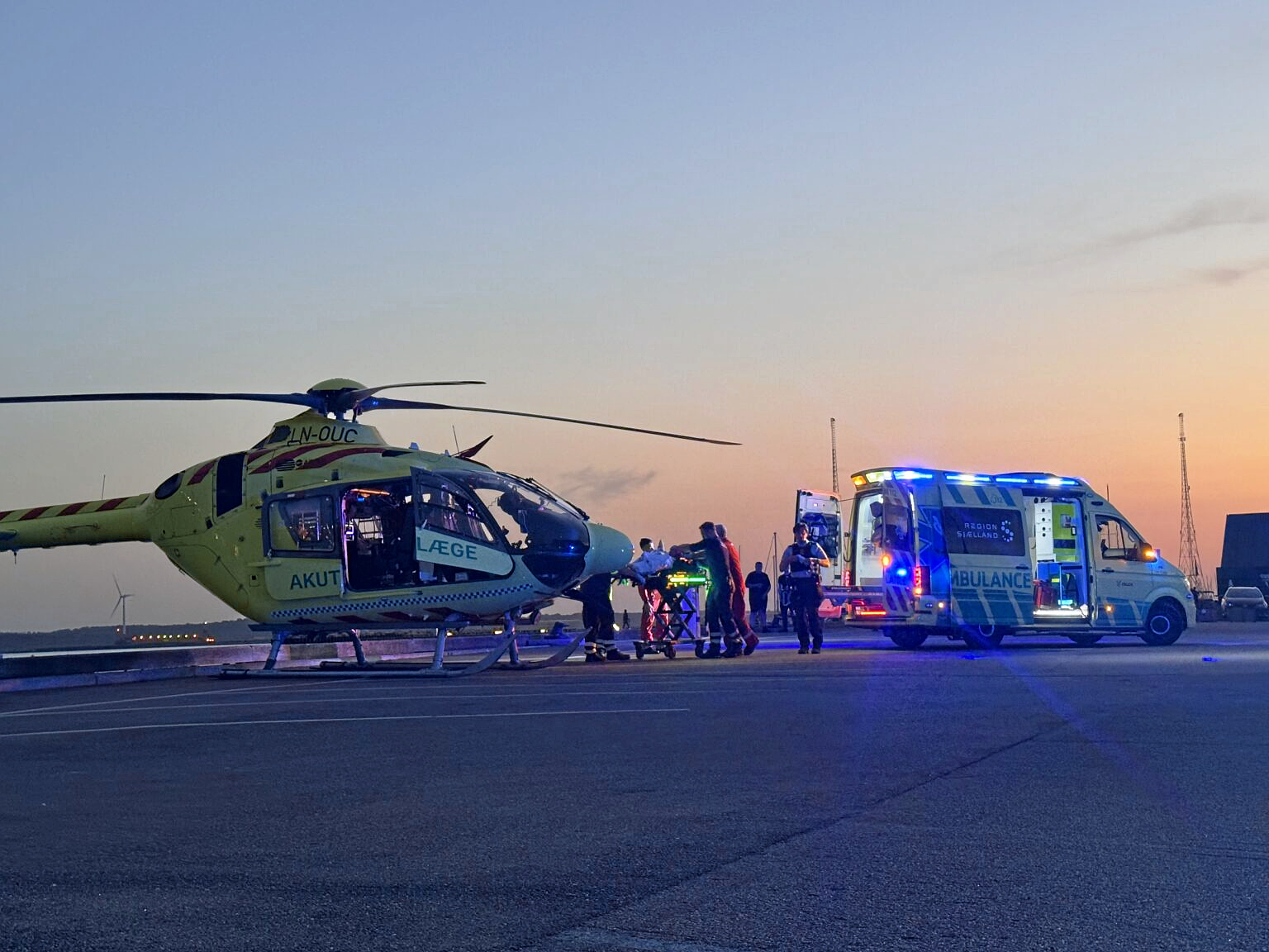 En mand fra Kalundborg blev onsdag aften fløjet med lægehelikopter til intensivafdelingen på hospitalet.