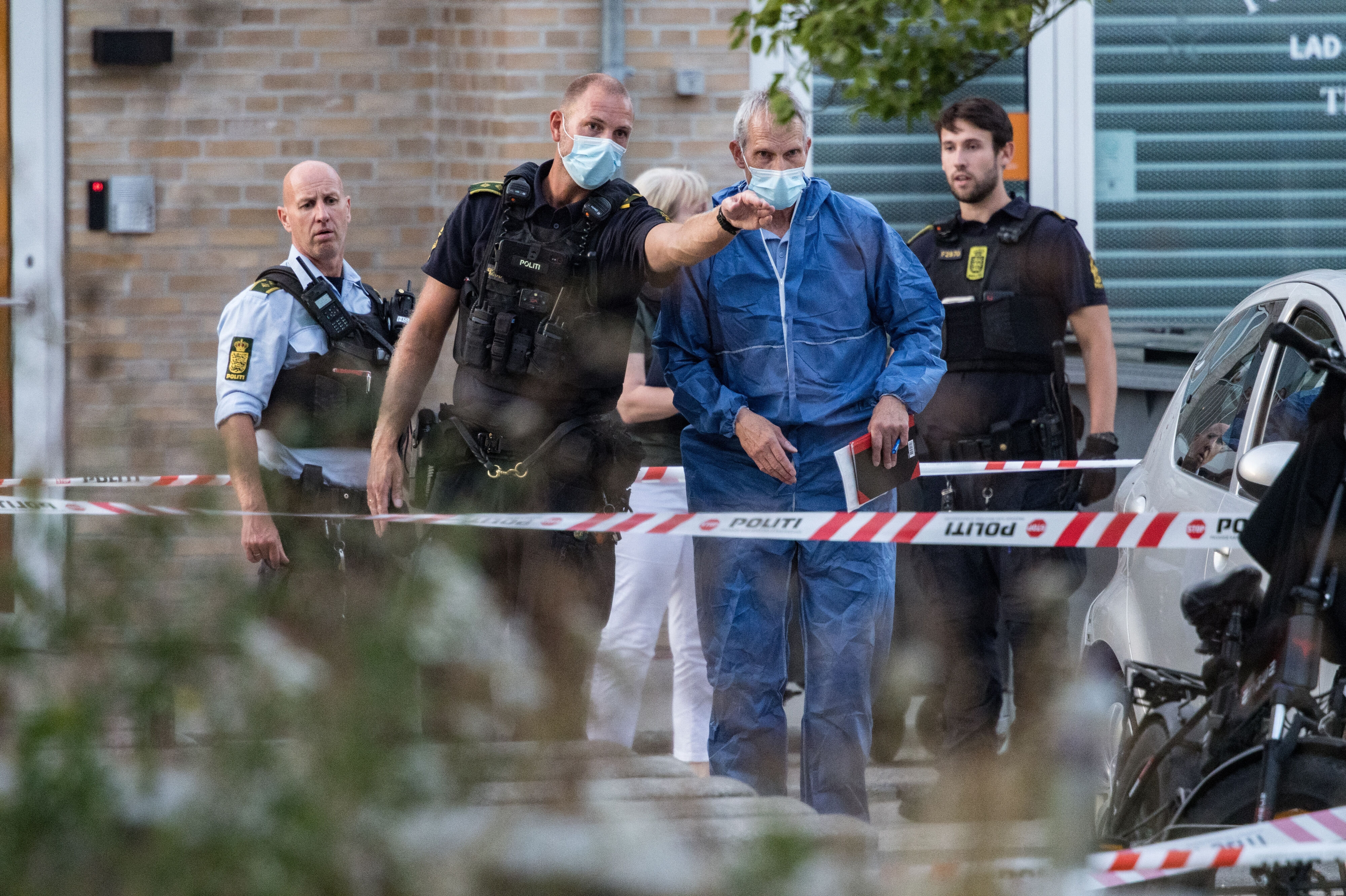 Politi, læger og ambulancer er til stede på Ruten i Tingbjerg efter skyderi søndag den 20. juli 2025. En person er død og to er såret efter en skudepisode i Tingbjerg. (Arkivfoto)