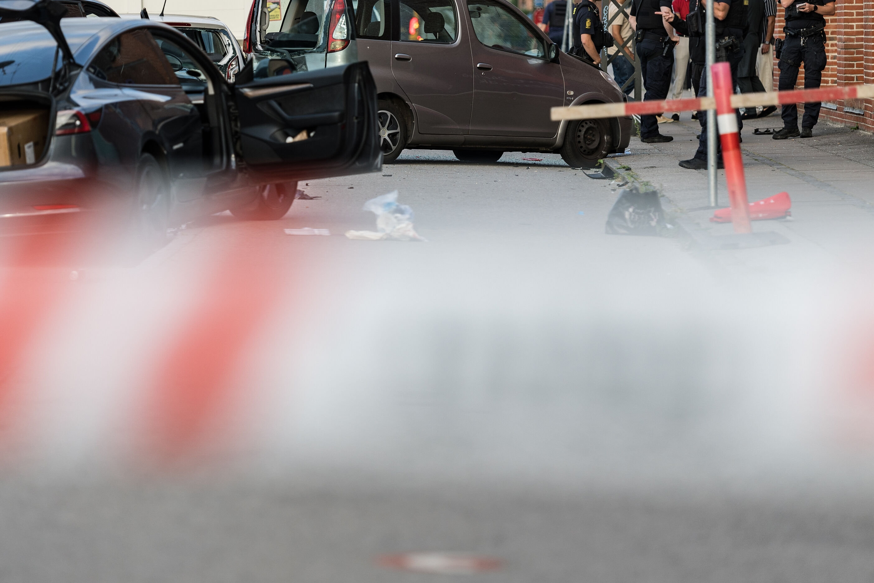 En Porsche blev fundet ved ulykkesstedet. Det er ikke oplyst, hvem ejeren af Porschen er.