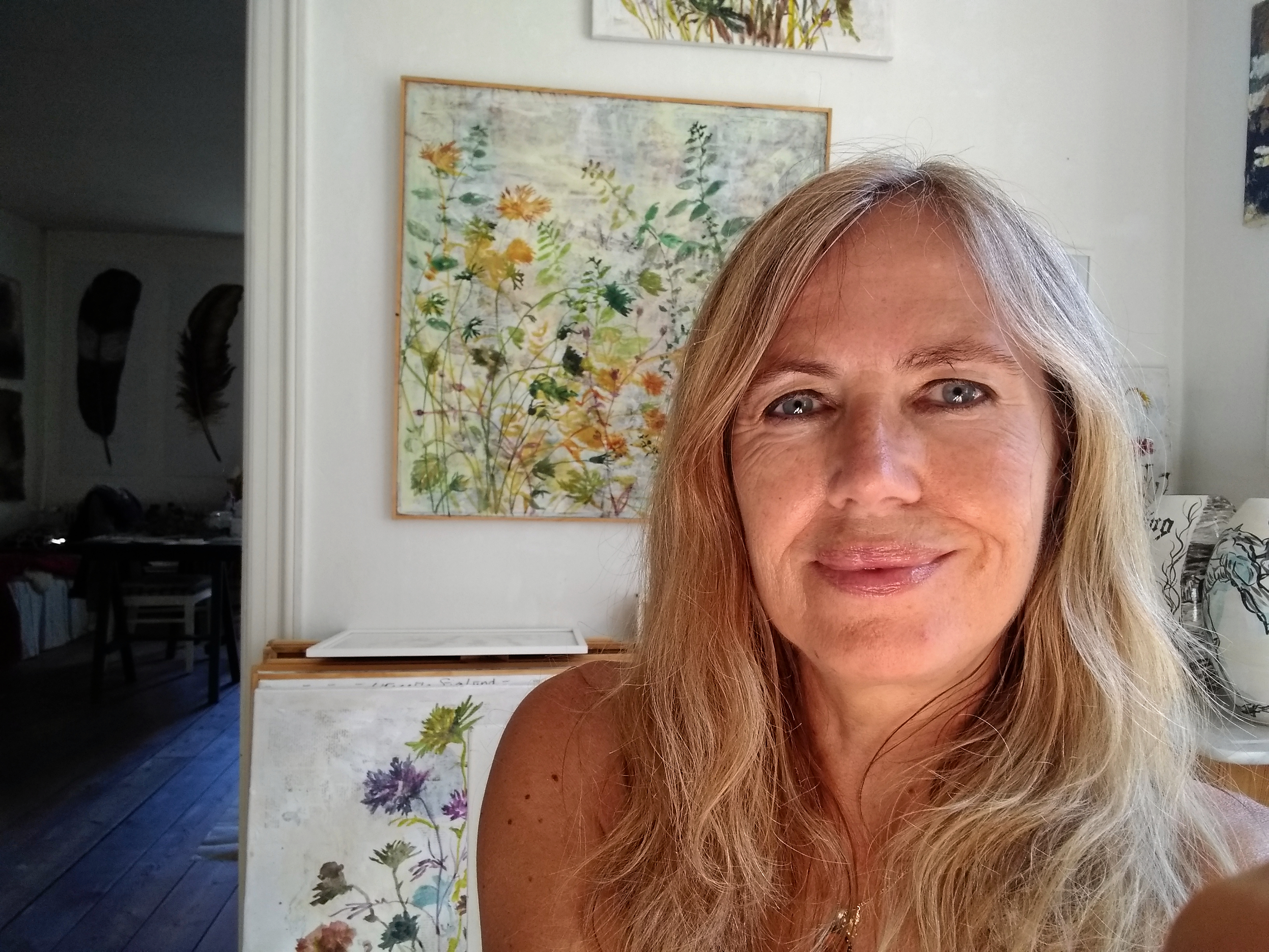 Billedkunstner Annette Sjølund er især kendt for sine billeder med blomster.