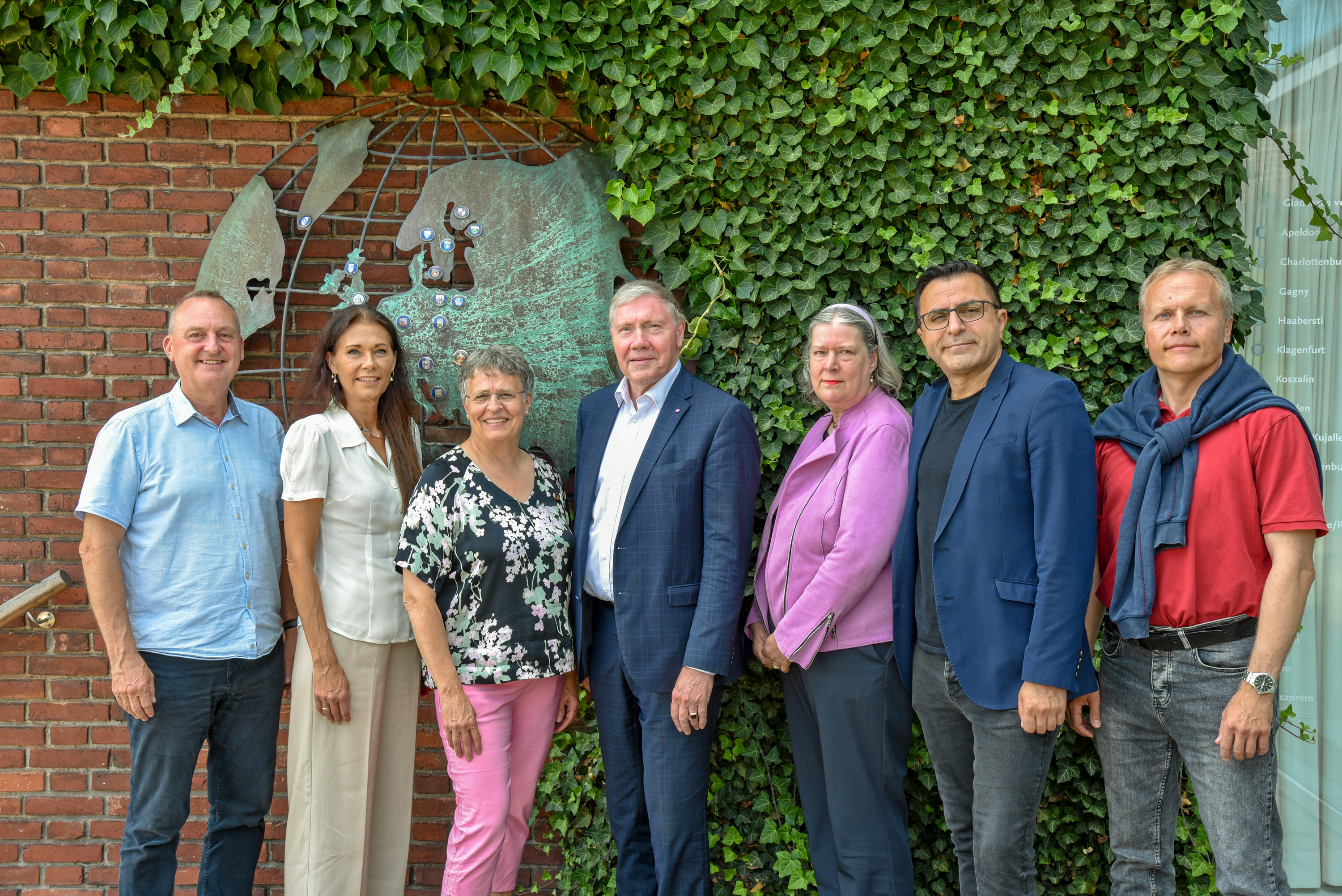 Partiforeningsformand Jens Boe Andersen (A) Gruppeformand Kristine Henriksen (A), Borgmester Trine Græse (A), Gruppeformand Lars Abel (M), Kommunekredsformand Marianne Damgaard (M), 1. viceborgmester Serdal Benli (F), Partiforeningsformand Søren Boel (F).