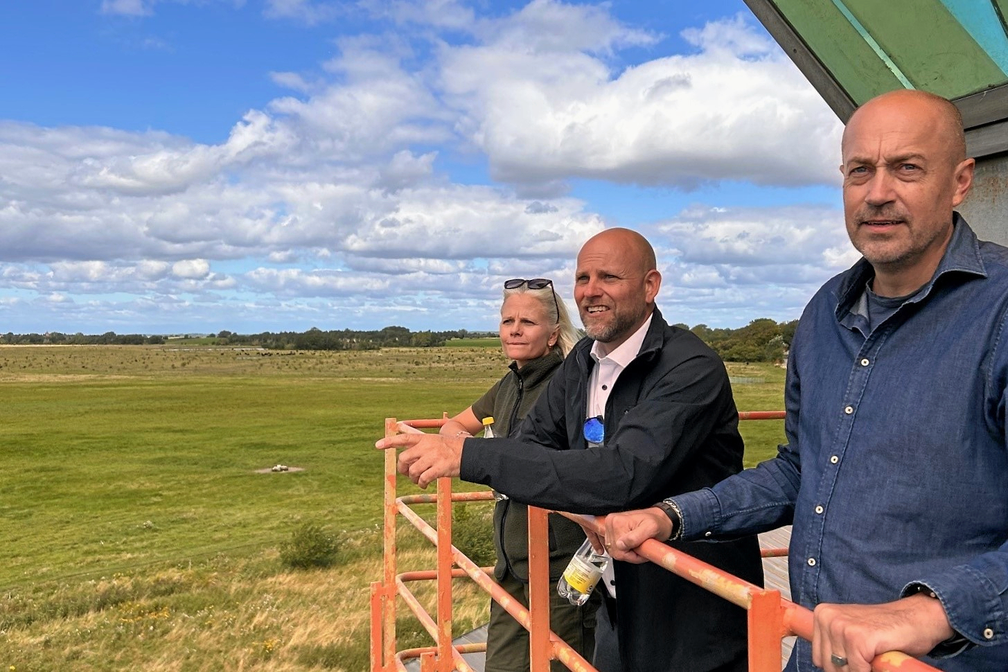 Skovrider Jane Skov Lind fra Naturstyrelsen, tidligere borgmester Mikael Smed (S) og tidligere miljøminister Magnus Heunicke (S), besøgte Avnø Naturcenter i forbindelse med forundersøgelsen til ny nationalpark i august sidste år.