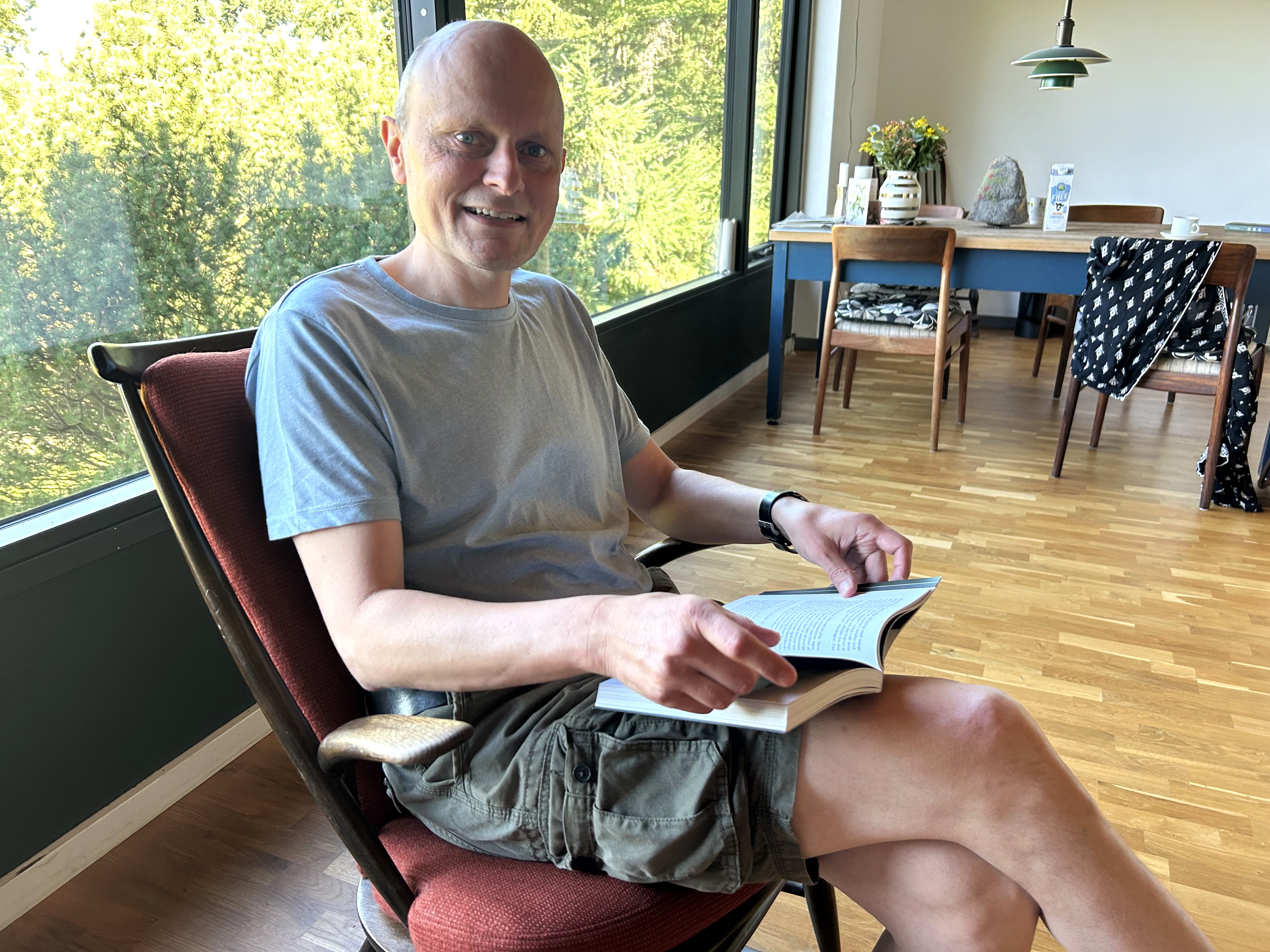 Toke Haunstrup har skrevet en bog om, hvordan vi som mennesker kan komme til at trives mere, hvis vi giver slip på at leve i overflod.