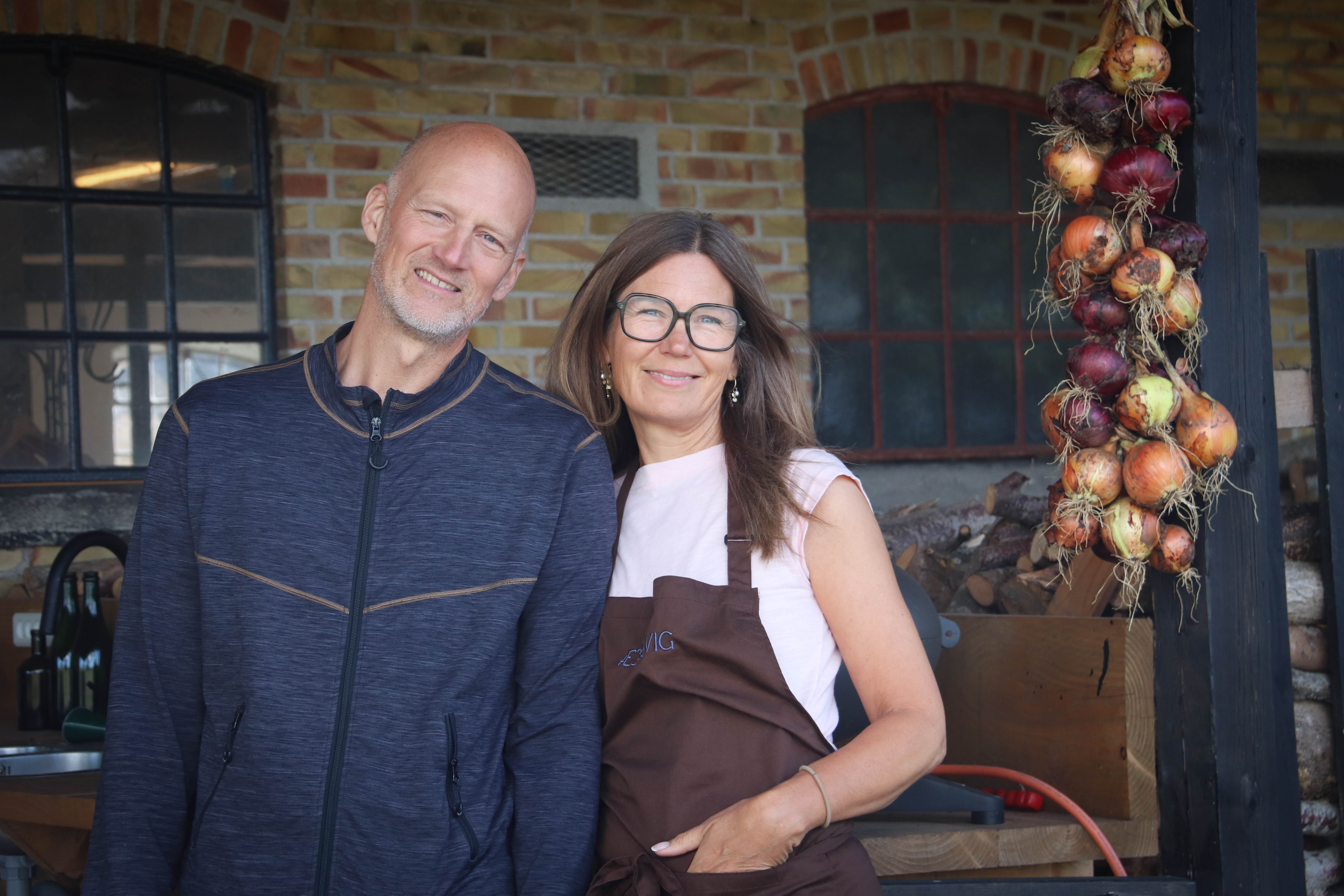 Kok Vibeke Kjærgaard og arkitekt Thomas Græbe står bag Æblevig ved Vig, hvor de holder kokkeskole for private og virksomheder.