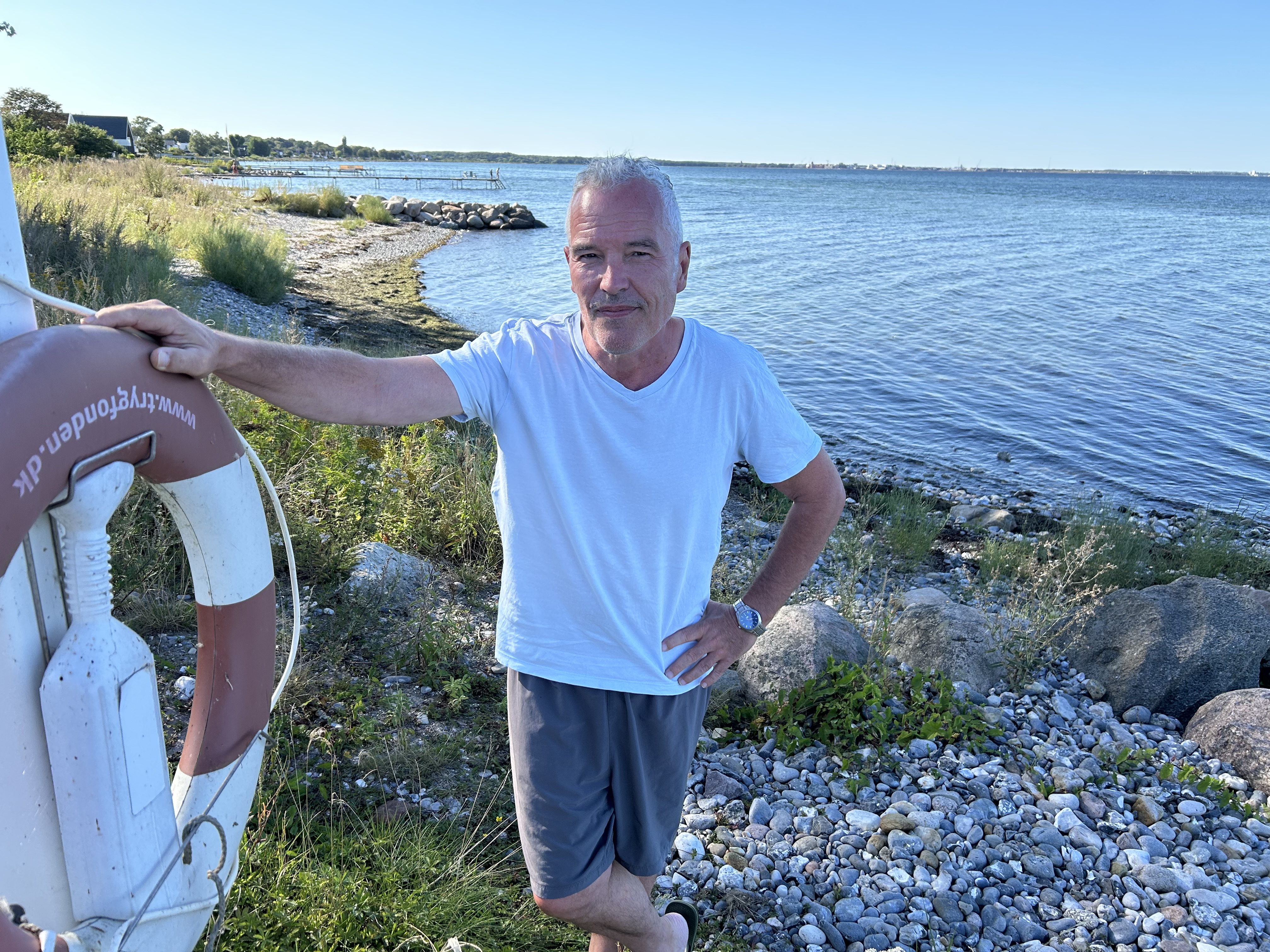 Kystvejens Grundejerforening, her repræsenteret ved bestyrelsesmedlem Mads Rørstrøm, mener at der er ny viden, som kommunalbestyrelsens medlemmer bør have, før de tager endelig beslutning om, hvordan regningen for kystbeskyttelsesprojektet i Strøby Egede skal fordeles på matrikelejerne derude.