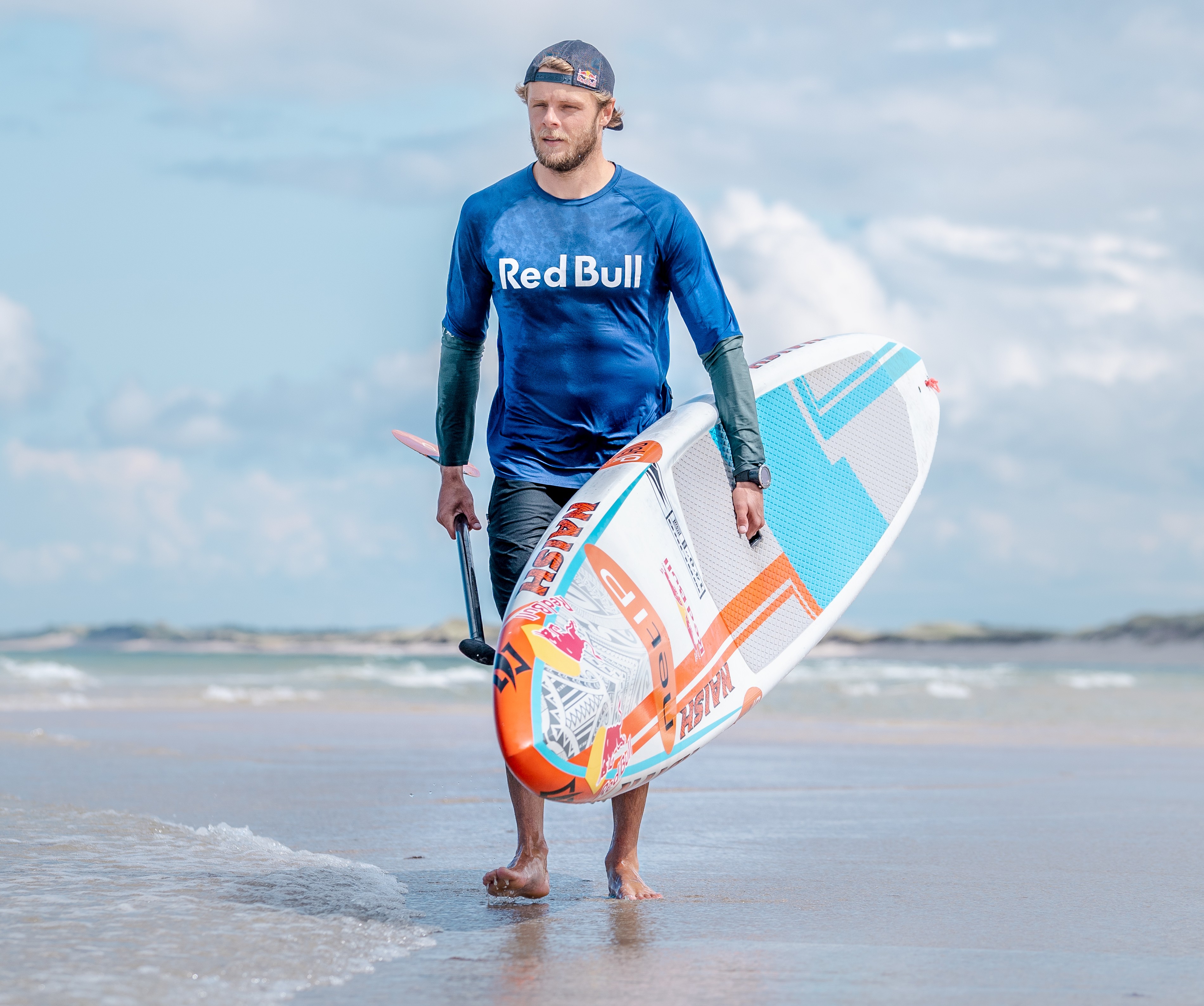 Casper Steinfath tager på sit paddleboard turen over Storebælt, inden han deltager i en samtale i forbindelse med Danmarks Maritime Folkemøde.