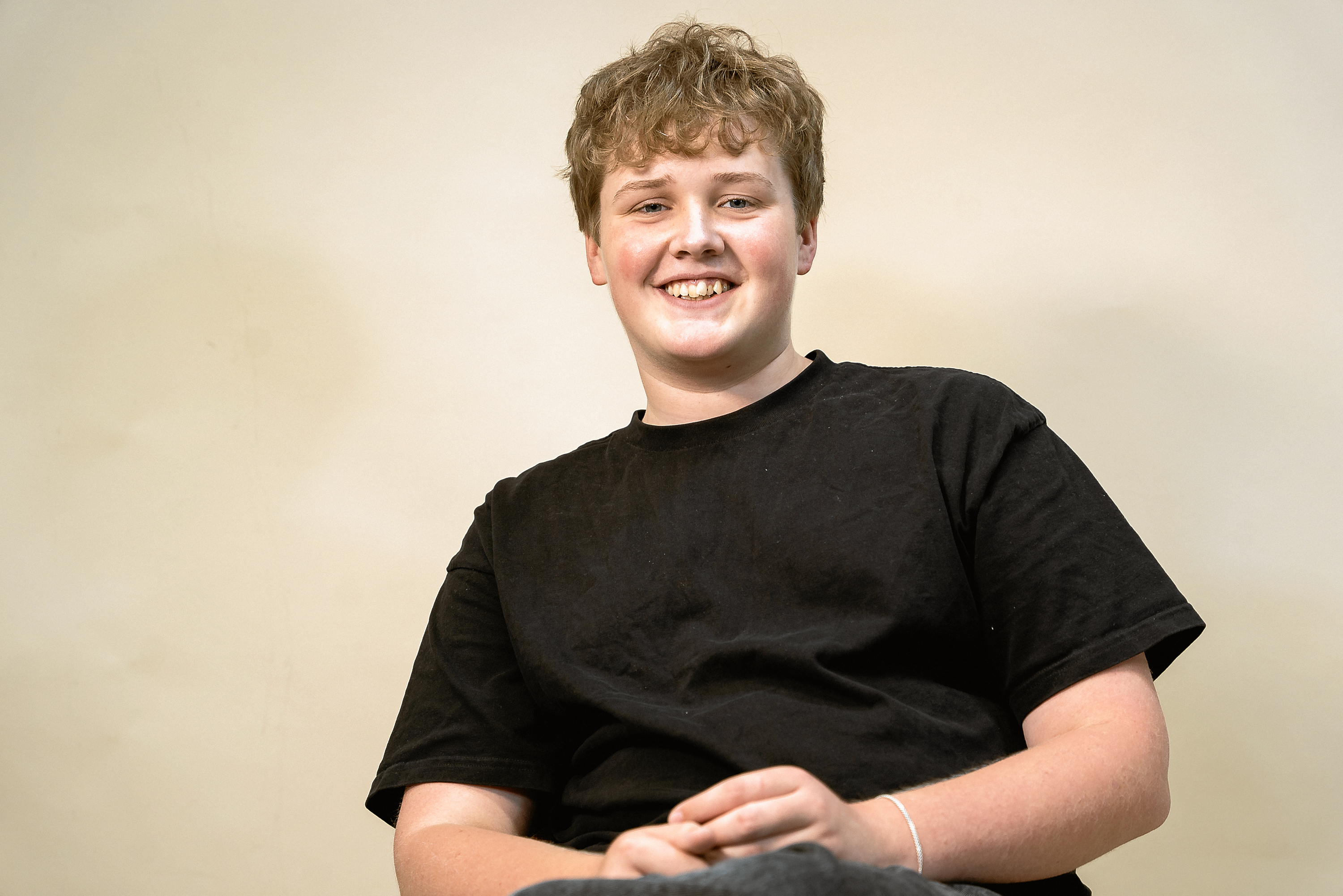 Forperson for Danske Skoleelever, Magnus Herrmann, glæder sig over beslutningen.
