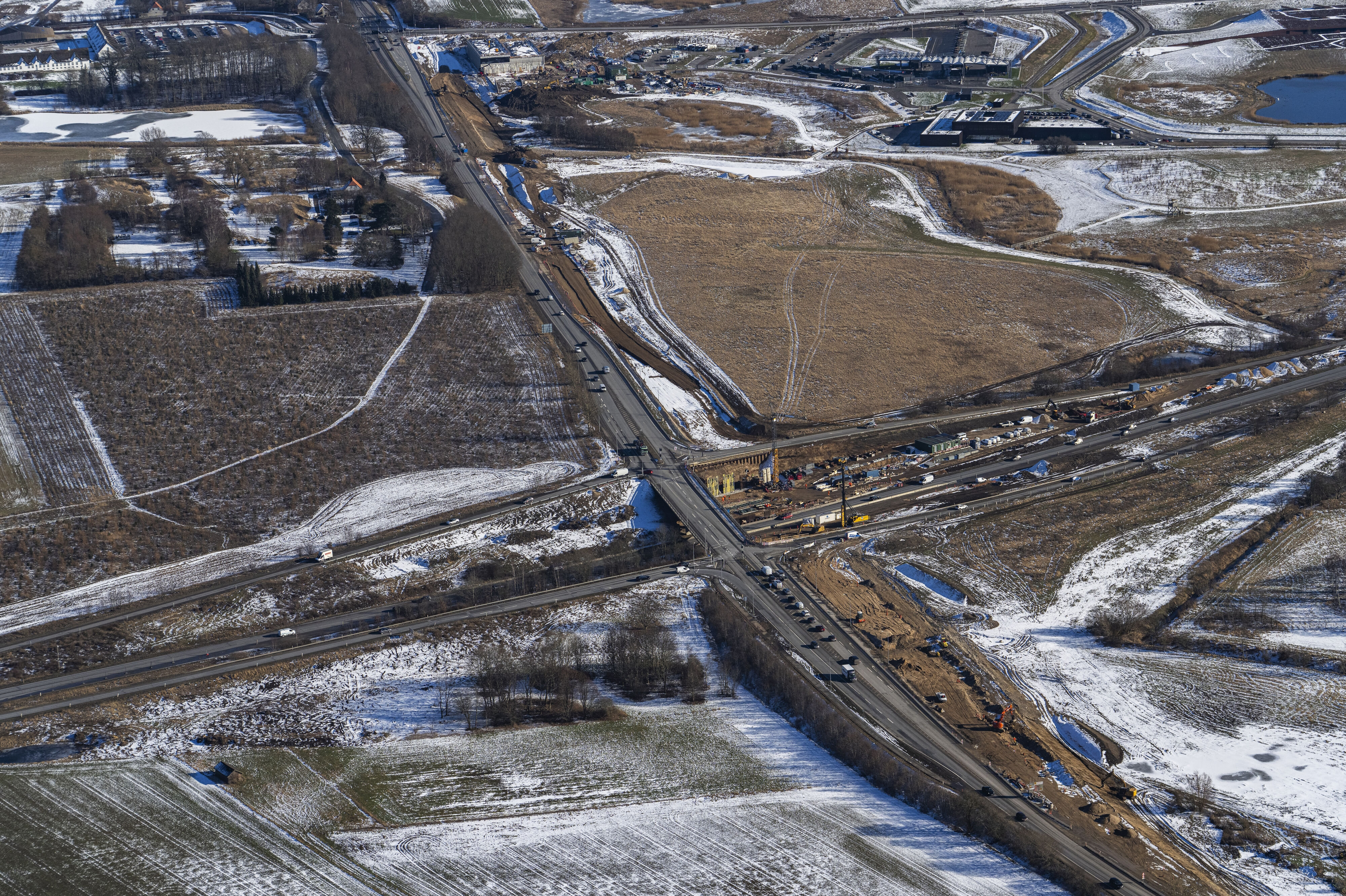 Hillerødmotorvejens forlængelse i vinters. Motortrafikvejen bliver udbygget til en motorvej for at øge sikkerheden på strækningen, hvor der har været adskillige dødsulykker. (Arkivfoto).