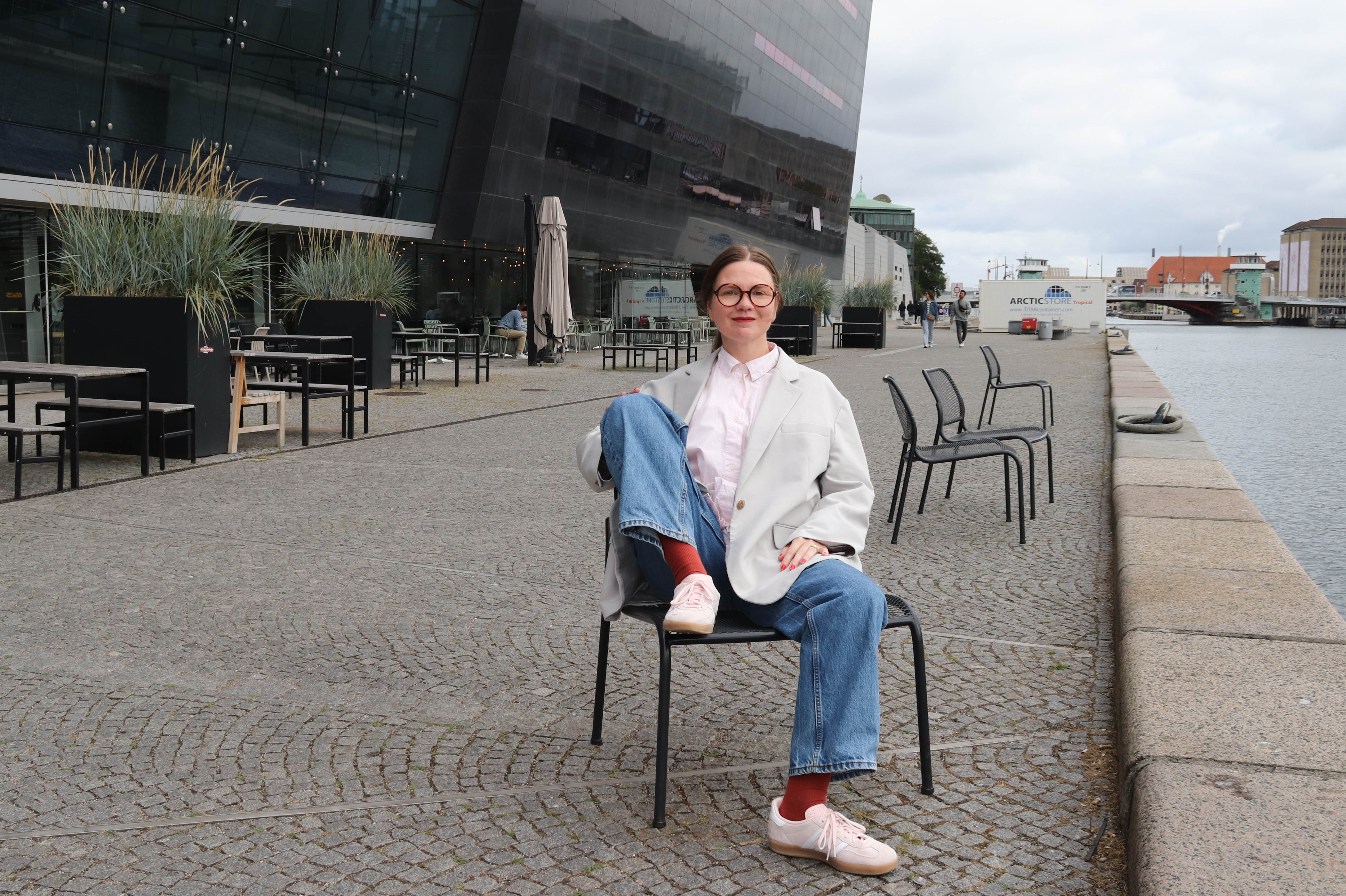 En del af Anja Kirsten Polds seneste roman, Hildesvin foregår i Den sorte diamant.