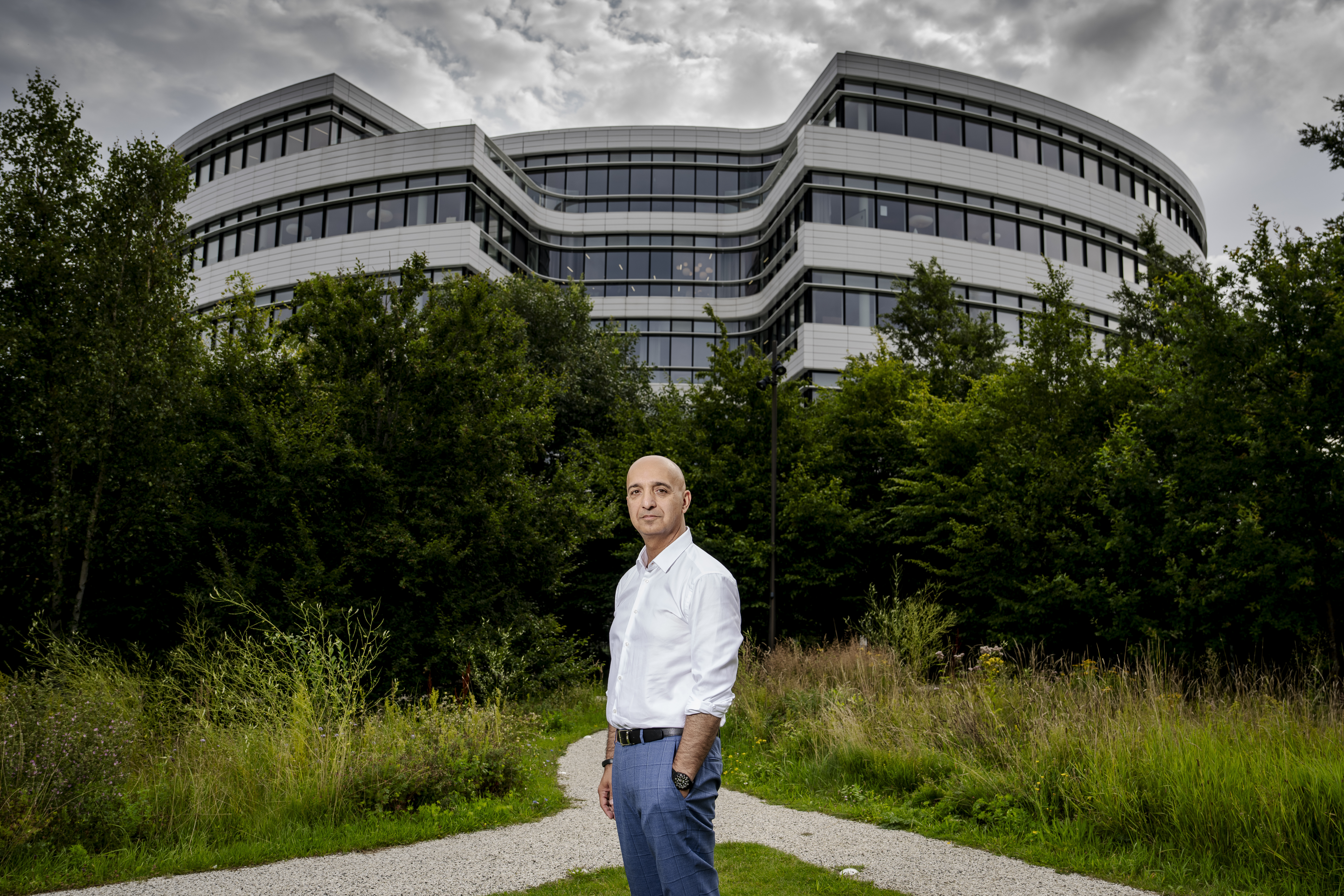 Mike Doustdar overtog roret som CEO i Novo Nordisk 7. august og har derefter annonceret et ansættelsesstop, som nu bliver kritiseret af professor i ledelse.