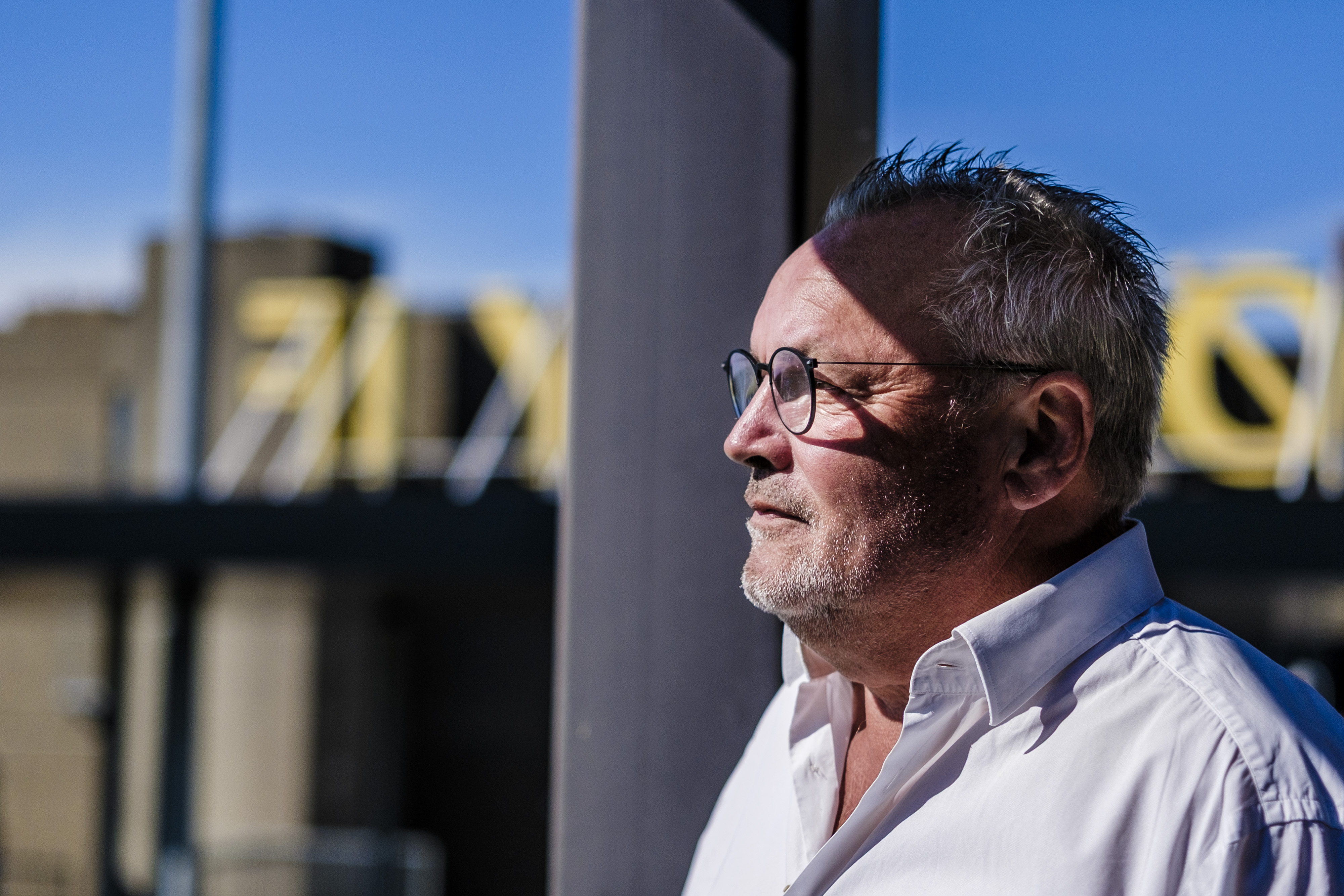 Han har været træner, direktør og agent. Nu samler Karsten Aabrink trådene i en bog om et liv, hvor han aldrig holdt sig tilbage.