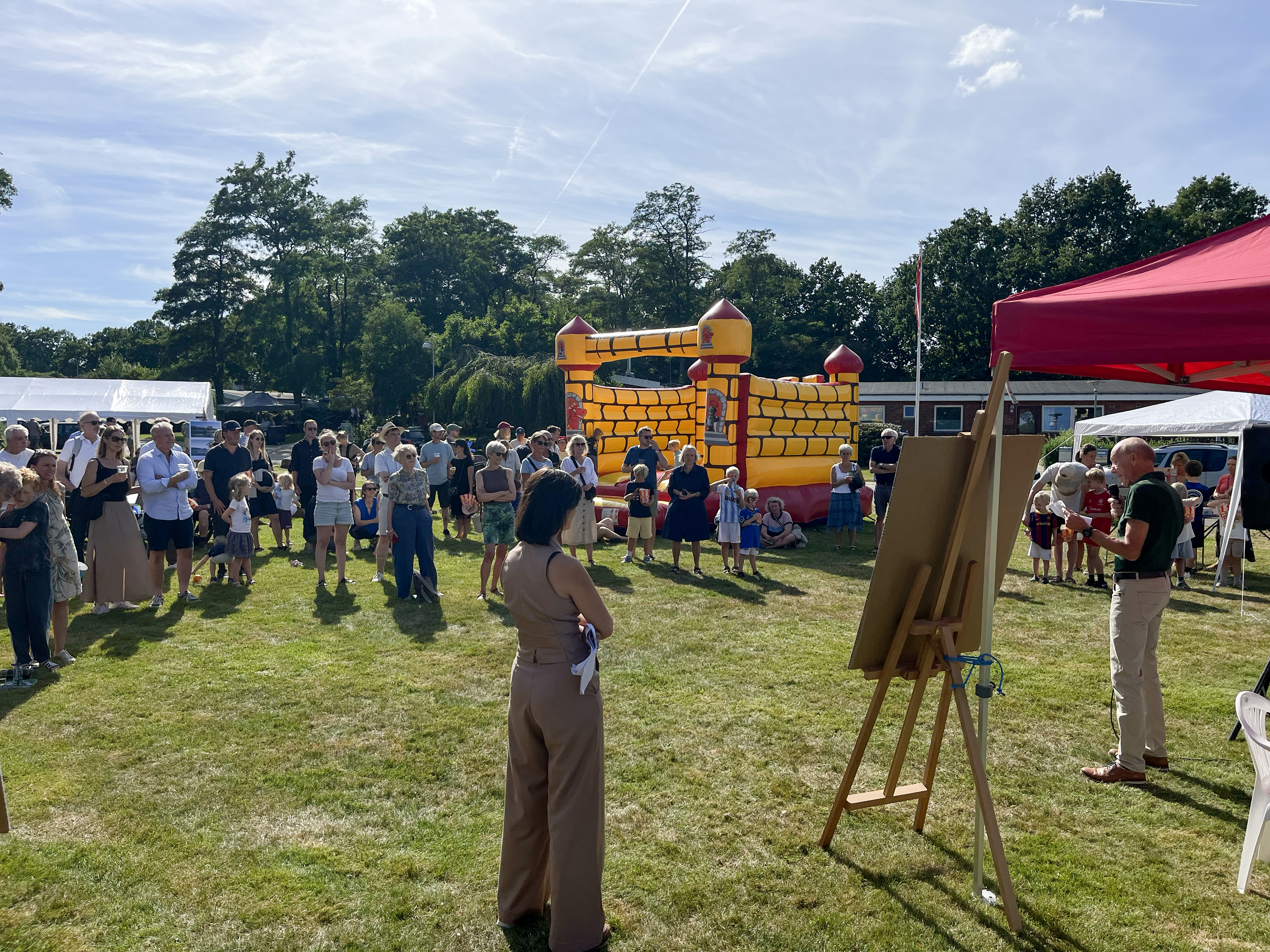 Bogen kaster lys over bydelens udvikling, dens beboere og de mange udfordringer, grundejerforeningen har arbejdet med gennem det seneste århundrede.