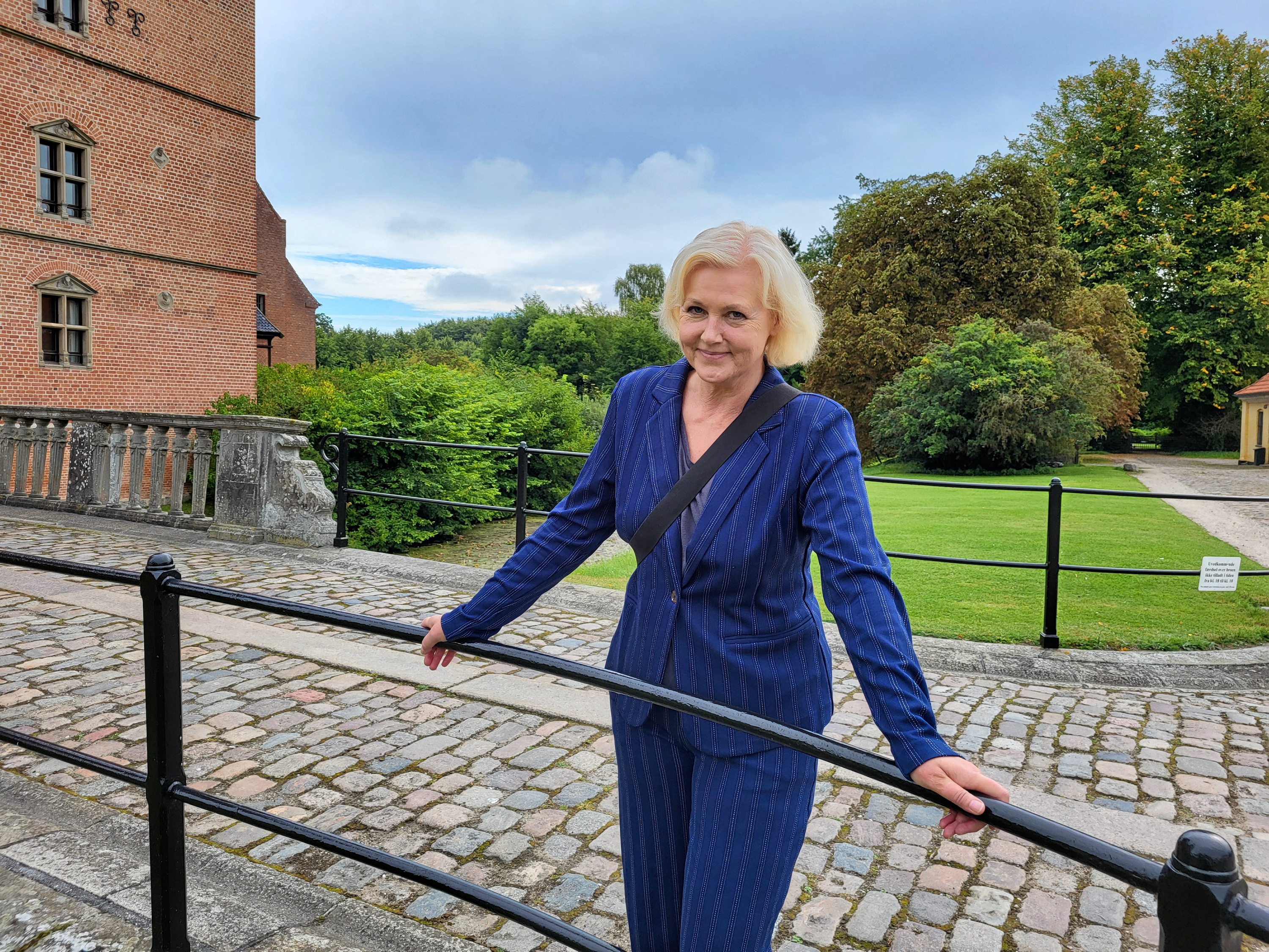 Romanaktuelle Anne-Marie Vedsø Olesen på Vallø Slot.