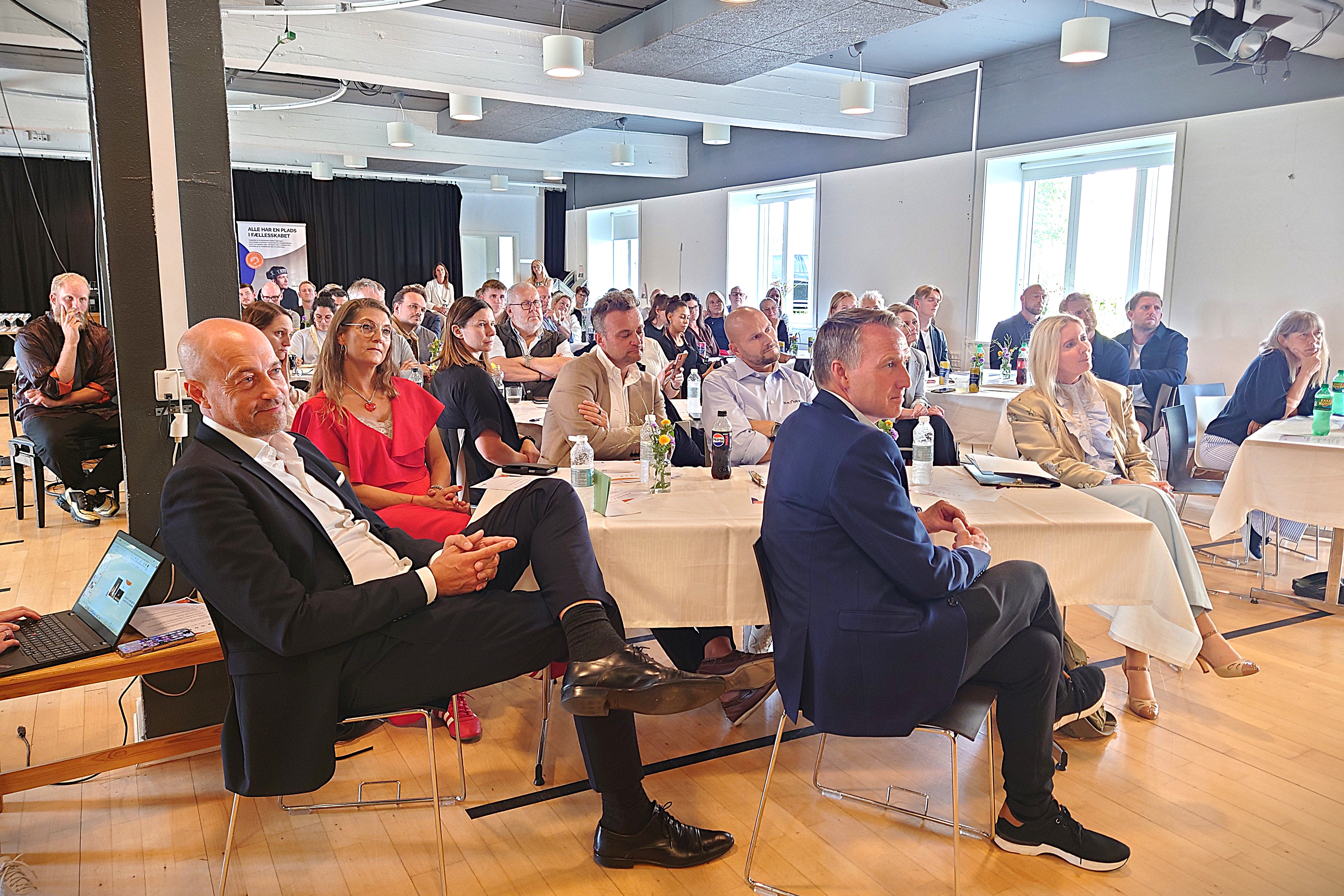 Der var fuldt hus på Næstved Ungdomsskole tirsdag aften, da unge, politikere, virksomheds- og civilsamfundsrepræsentanter satte Ungeløftet i gang.