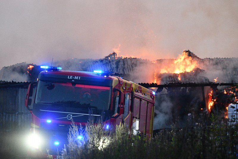 Brandbiler er kørt ud til en brand i Store Heddinge.