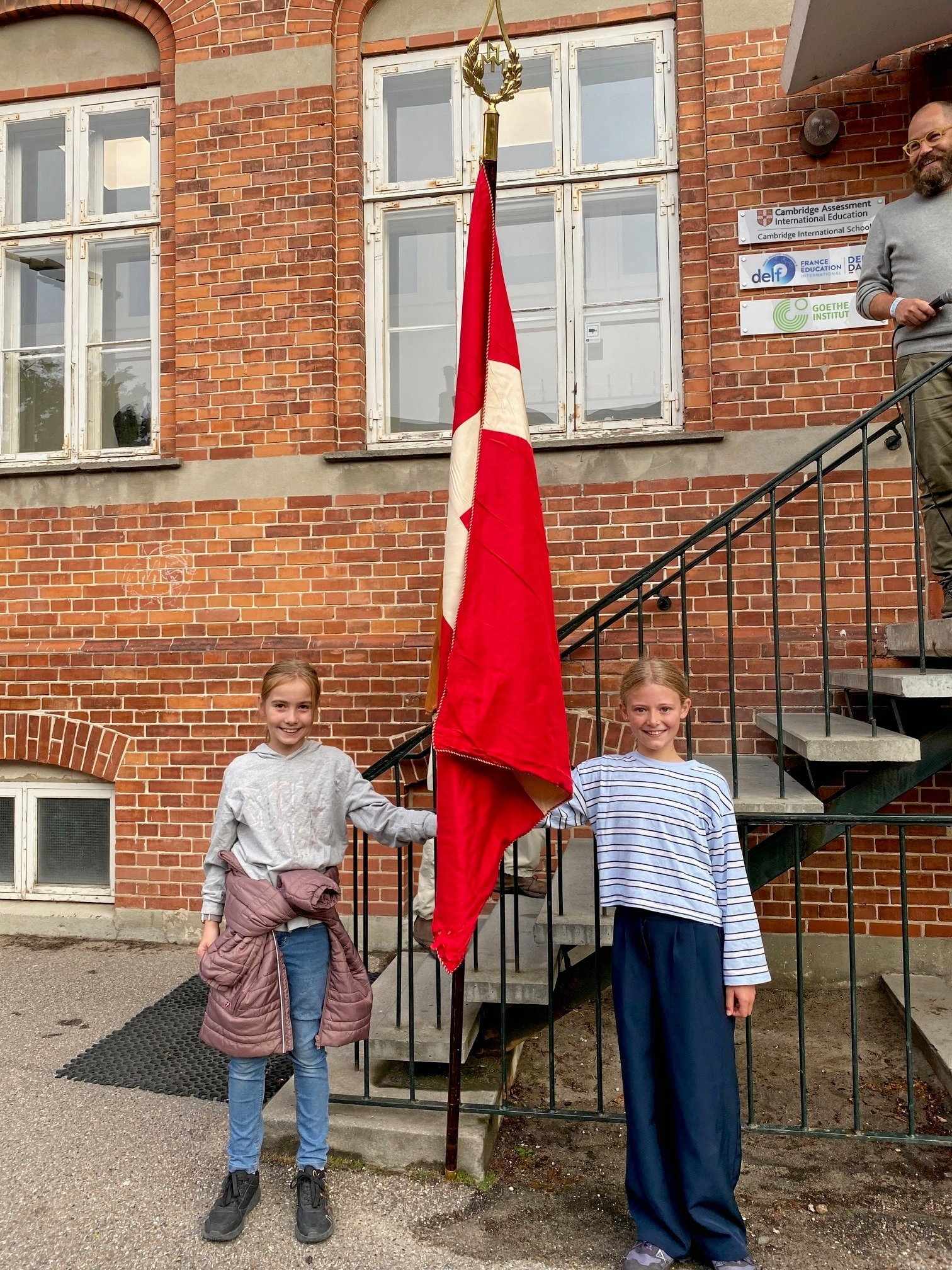 I 130 år har skolen nu ligget midt i Hillerød. - Presse I 130 år har skolen nu ligget midt i Hillerød.