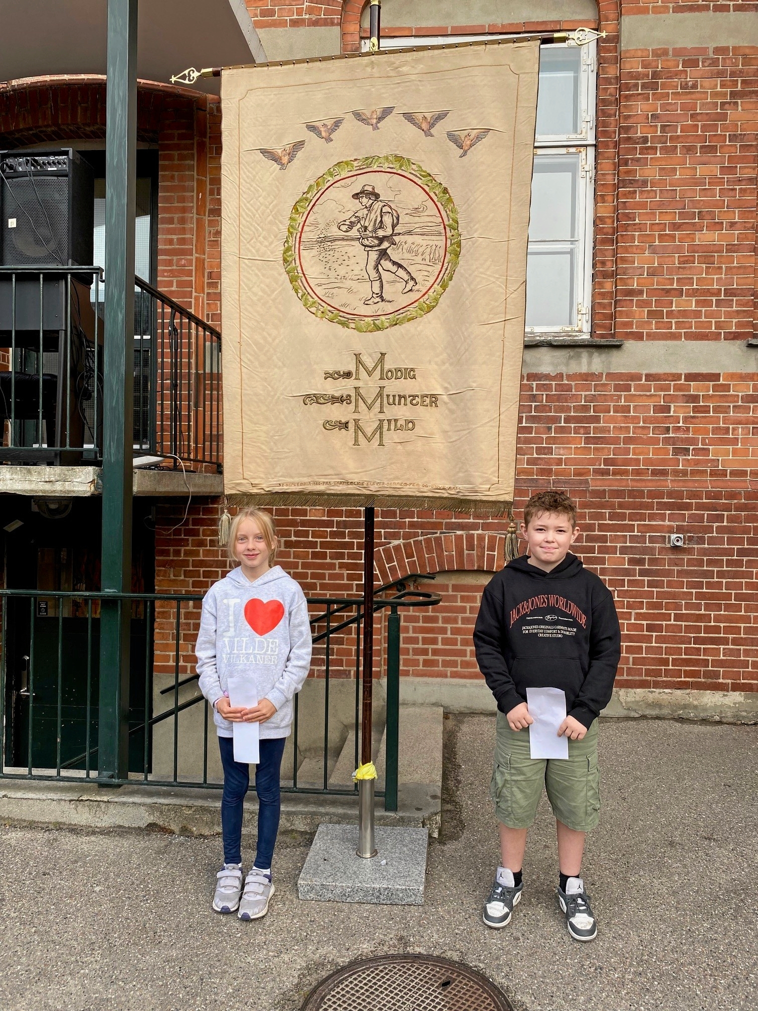 'Modig, munter, mild' er skolens valgsprog. - Presse 'Modig, munter, mild' er skolens valgsprog.