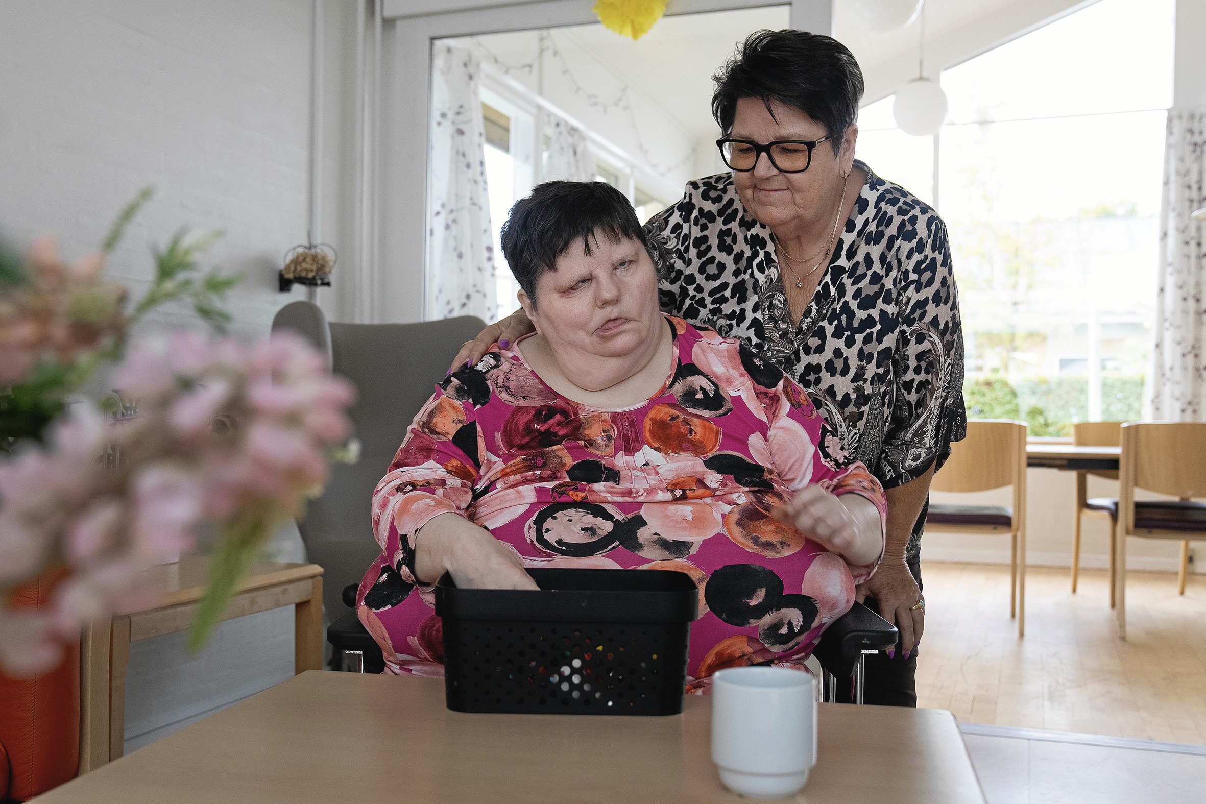 Lis Christensen har boet på Agerbækhuse igennem alle 40 år, og det har været en kæmpe gevinst, hvis man spørger hendes søster Birthe Christensen.