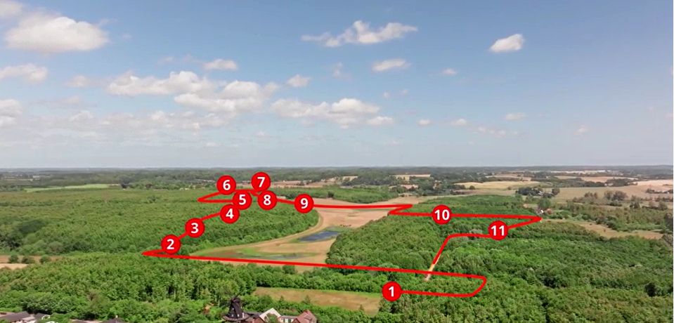 Forhindringsbanen i Sperrestrup Skov byder på 11 udfordringer på den 2,8 kilometer lange rute.