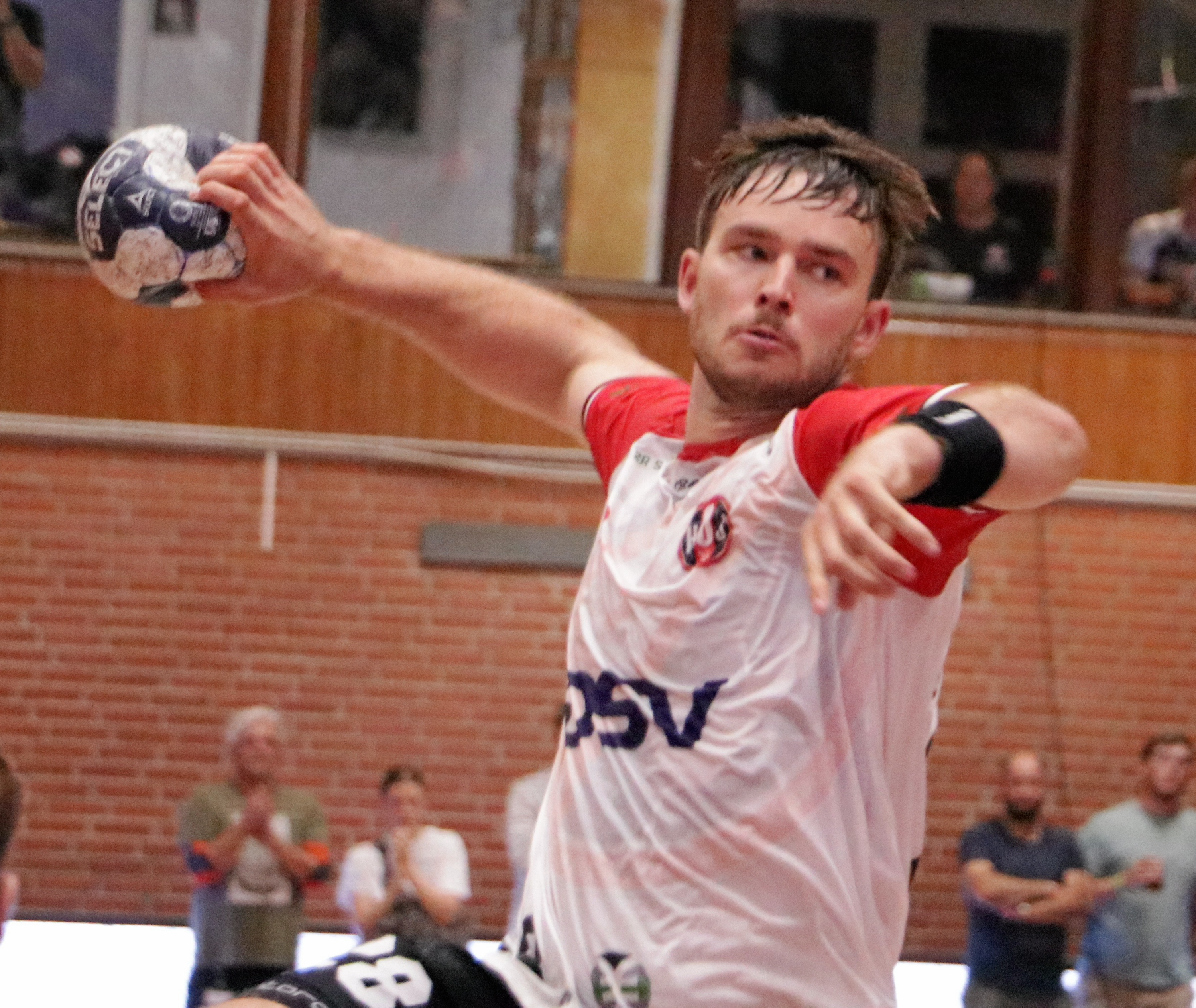 Jonathan Svensson og HØJ spiller første kamp mod KIF Kolding såndag aften.