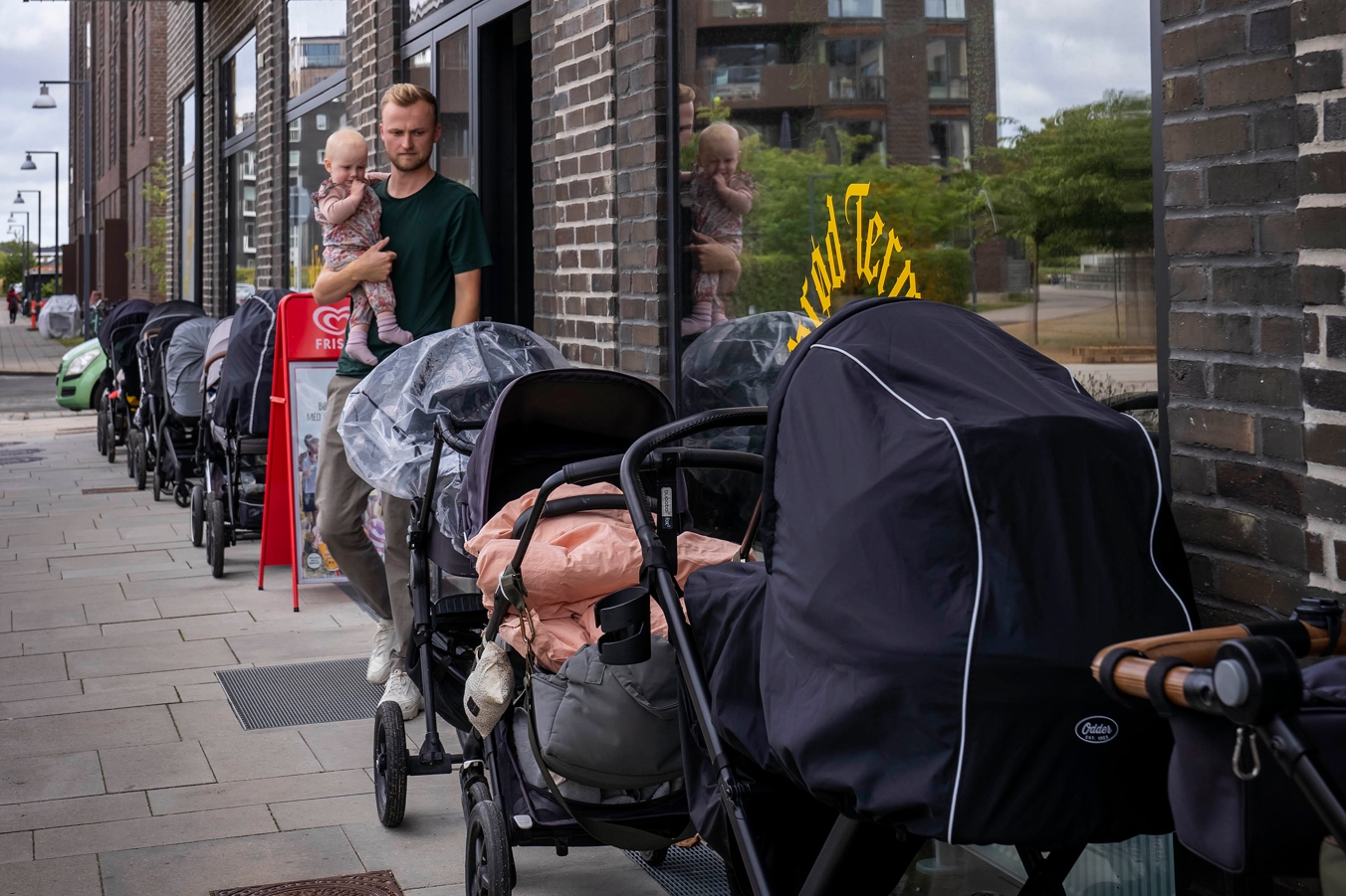 Barselsklubben er et af de fællesskaber, som har samlet Terminalen Øl & Brøds gæster uge efter uge. - Jens Wollesen Barselsklubben er et af de fællesskaber, som har samlet Terminalen Øl & Brøds gæster uge efter uge.