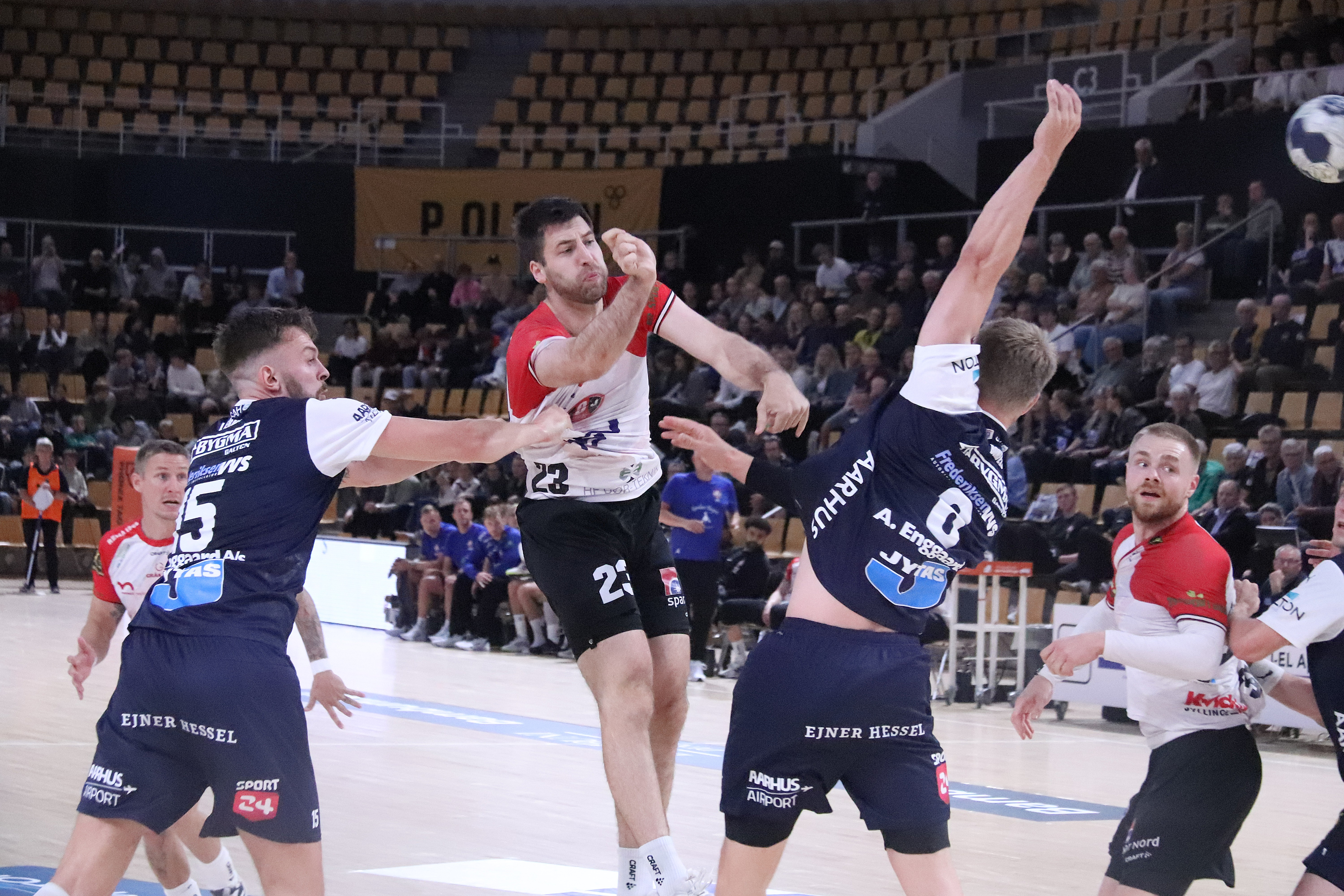 Jonatan Mollerup var én af de spillere, der havde den største andel i HØJ's rædderlige 1. halvleg. I de sidste 30 minutter spillede han sig dog klart op.