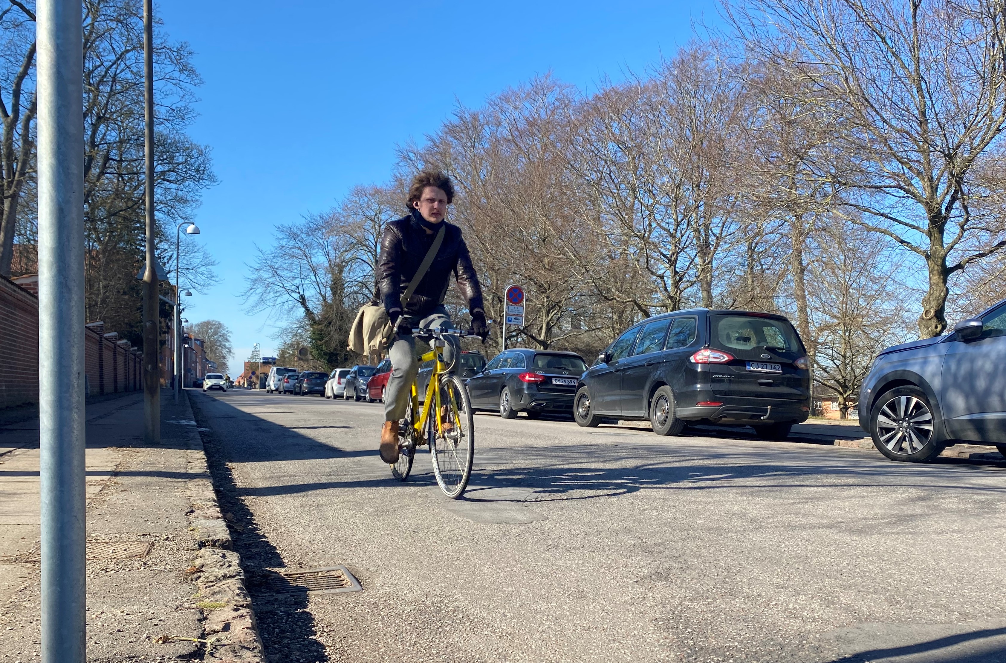 Vejene i Roskilde har fået for lidt i en årrække. Nu bliver der sat flere penge af, men kun så kommunen lige holder skinnet på næsen.