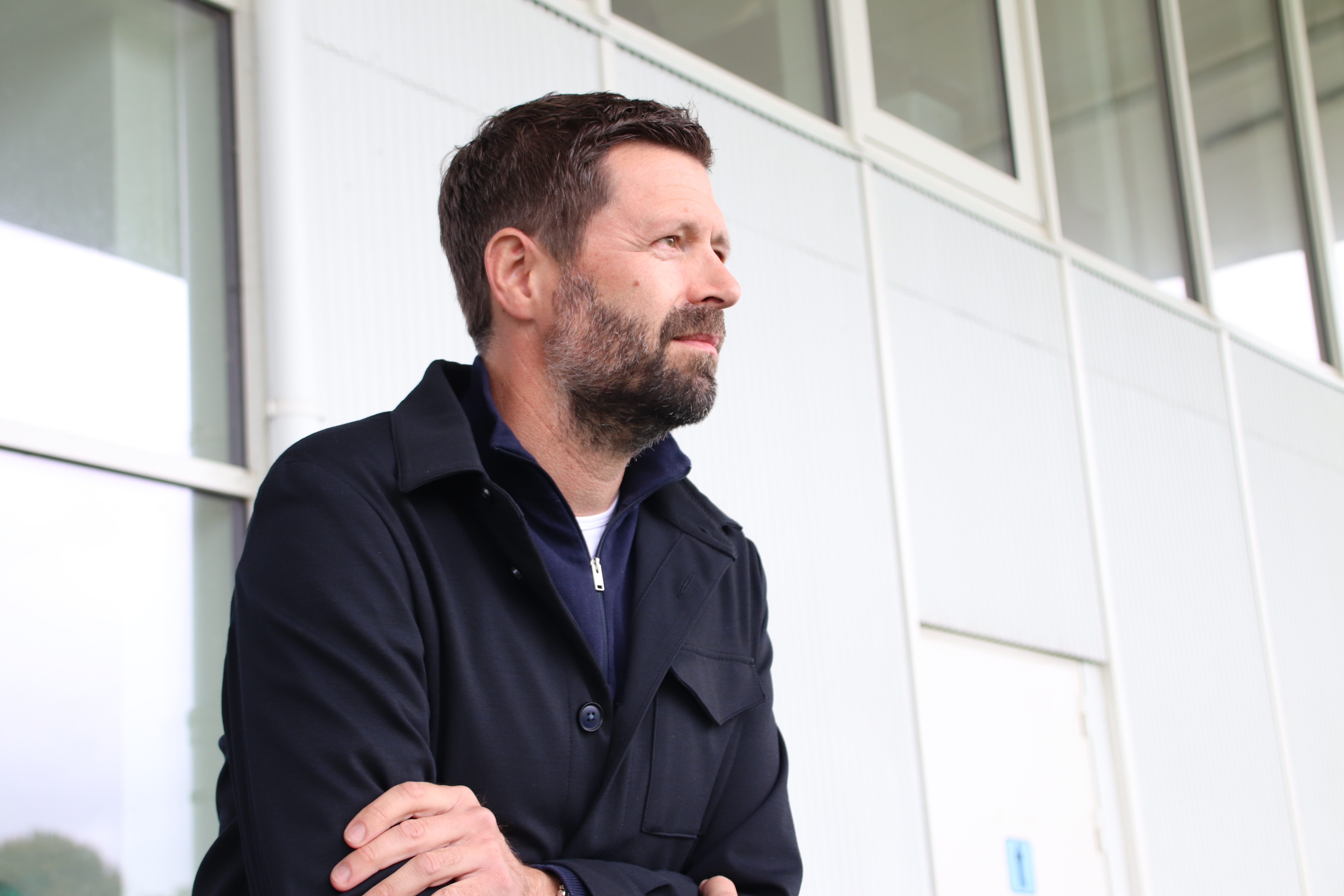 Peter Nielsen overvejer at prøve sig af uden for fodboldverdenen efter mange år beskæftiget med sporten.