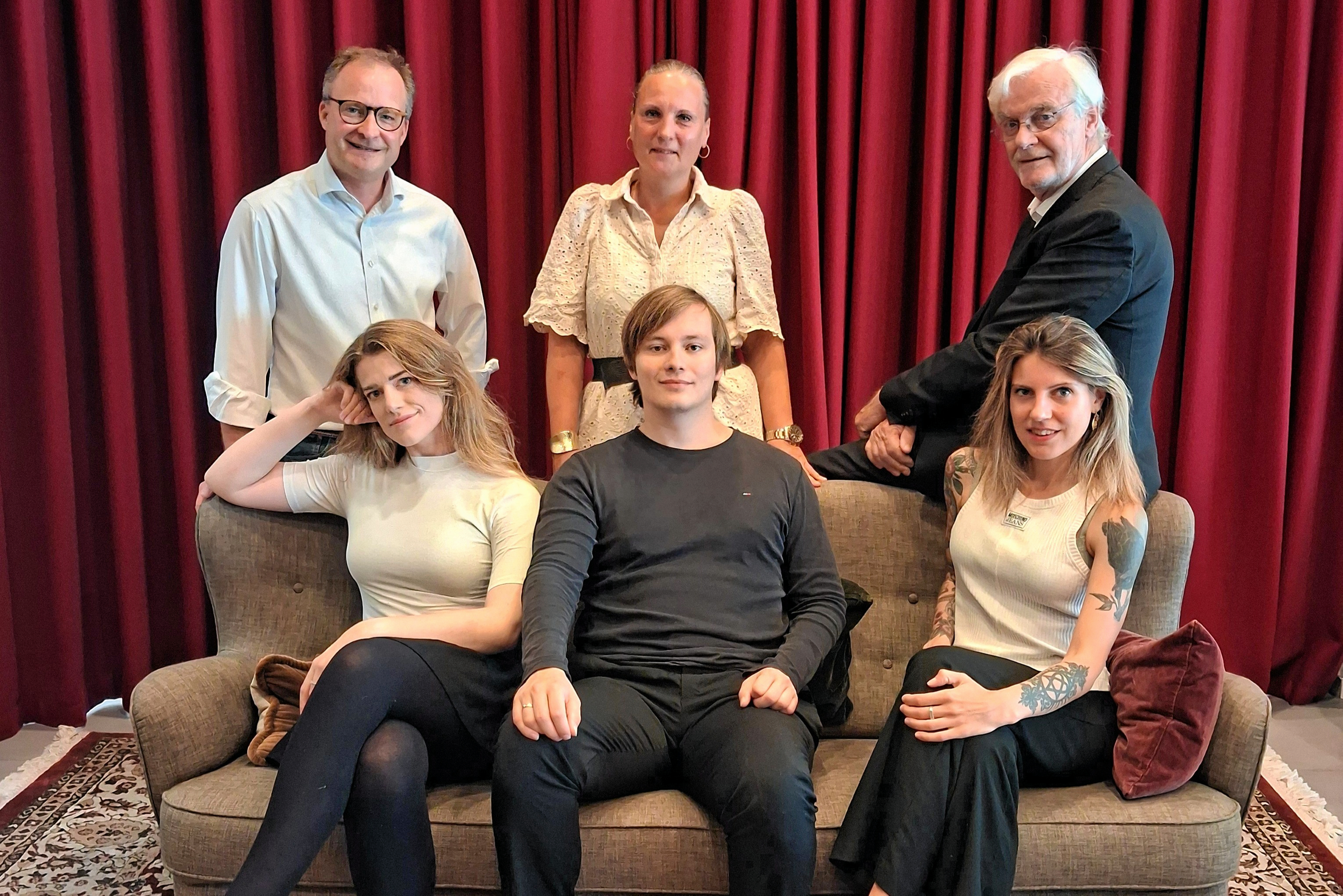 Socialdemokratiet i Hørsholm præsenterer deres seks kandidater til kommunalvalget. Øverst fra venstre: Mika Bärlund, Dickte Noël Toft, Svend Erik Christiansen samt forrest Caroline Victoria Christensen, Marcus Guldager og Olena Duus.