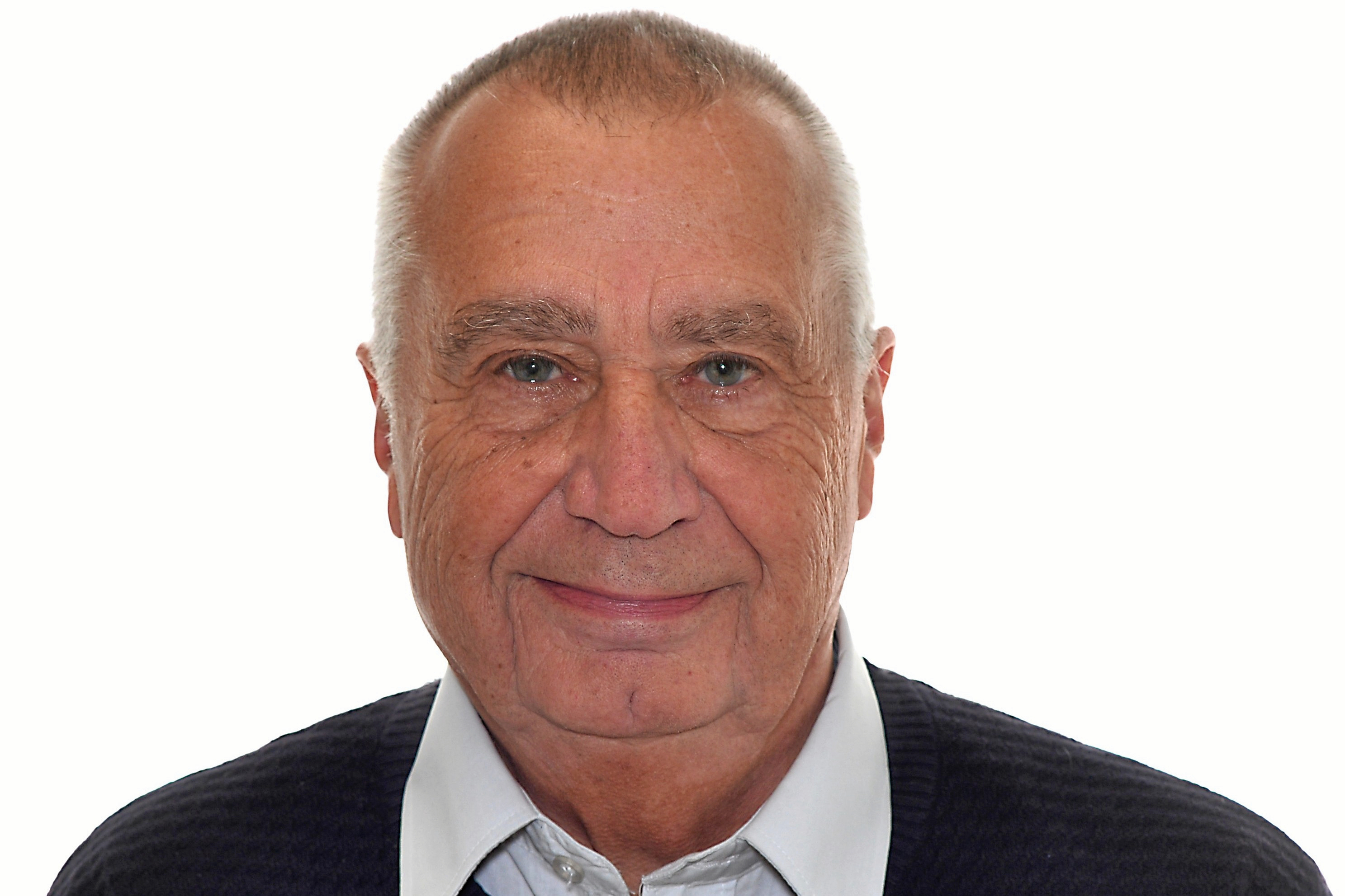 Mogens Buch-Larsen, bestyrelsesformand i Selmersbo Aktivitetscenter, kritiserer sparesforslag om at fyre leder.