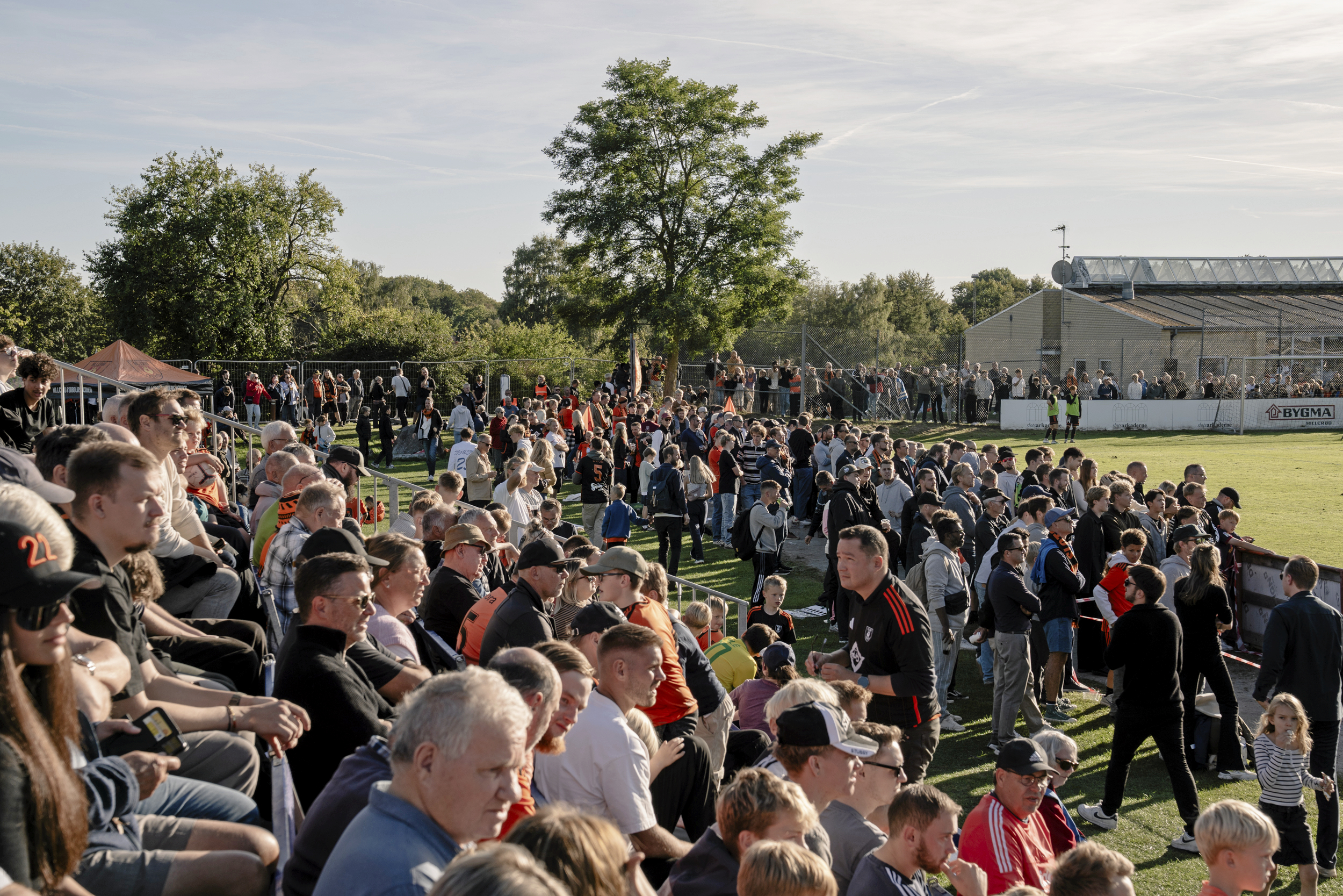 I september 2025 mødte Hillerød Fodbold AGF i pokalturneringen, og det var første gang i flere år, holdet fik lov at spille på hjemmebane i Hillerød.