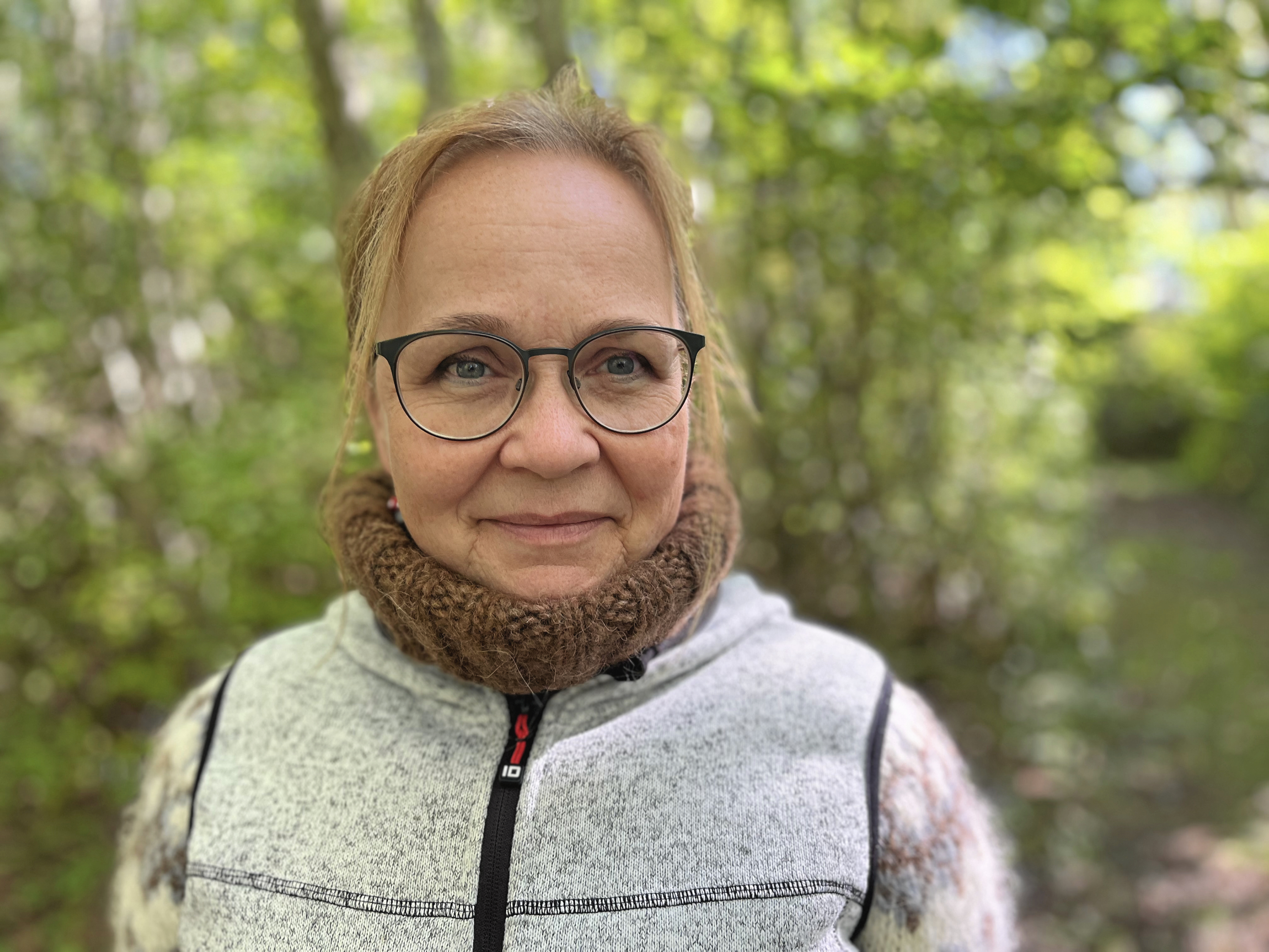 Der er en helt naturlig forklaring på, at bladene skifter farve inden de falder af træerne. Det forklarer leder af Slagelse Naturskole, Tine Nord Raahauge.