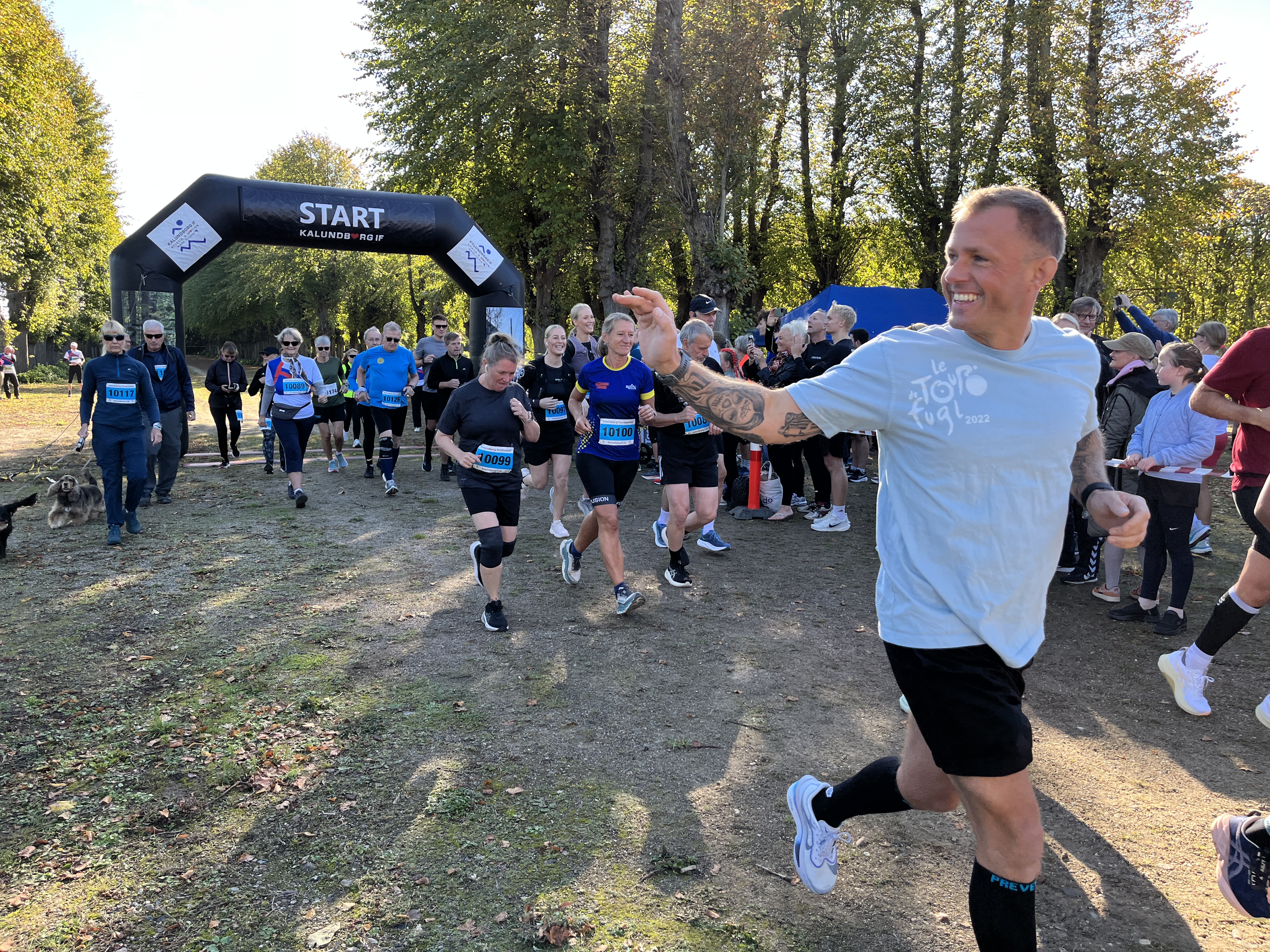 Der var smil på læben og sved på panden, da Symbioseløbet 2025 søndag blev afholdt ved Lerchenborg Gods i Kalundborg.