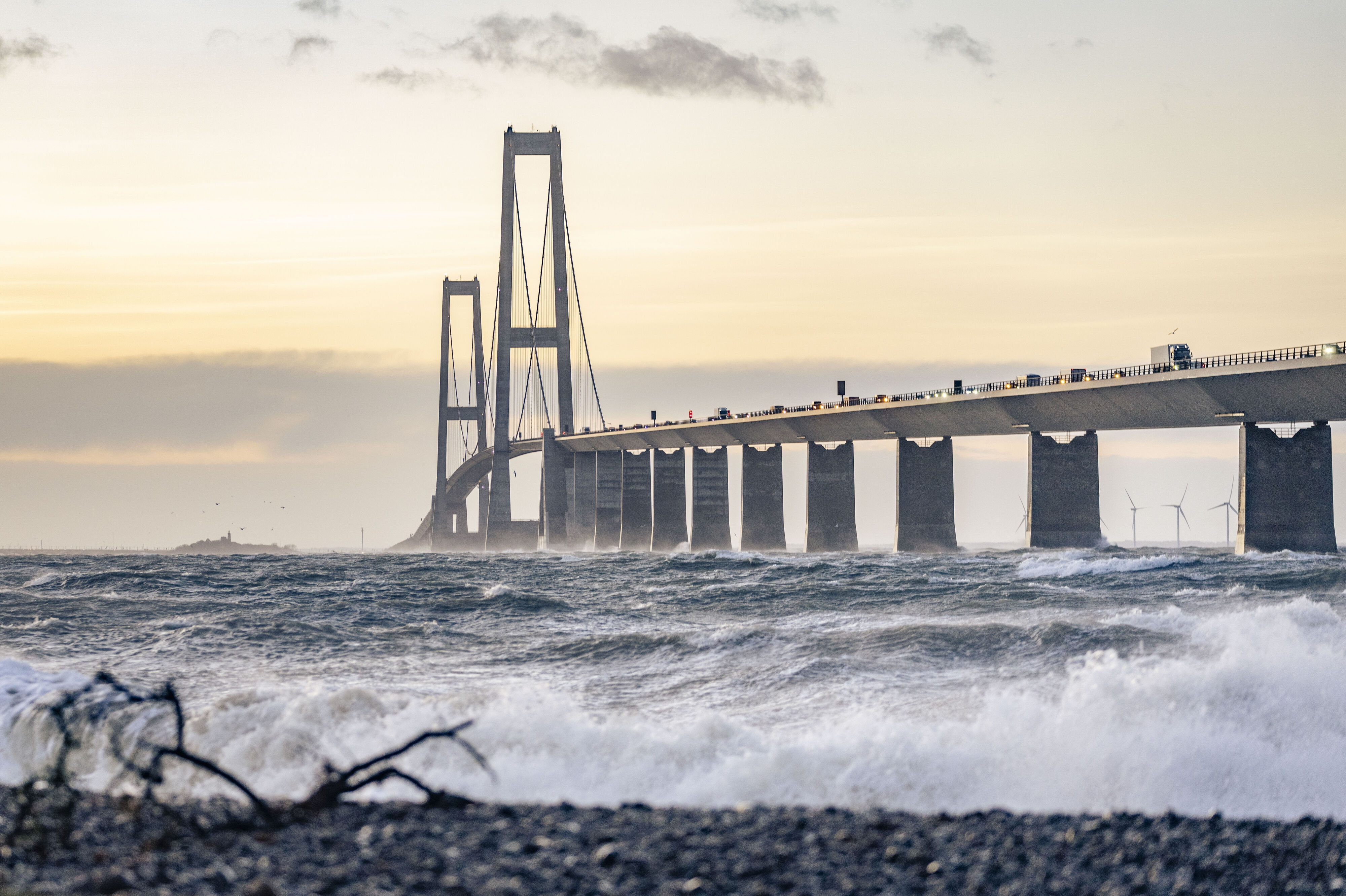 Ifølge Vejdirektoratet er uheldet sket på højbroen på Storebæltsbroen. (Arkivfoto).