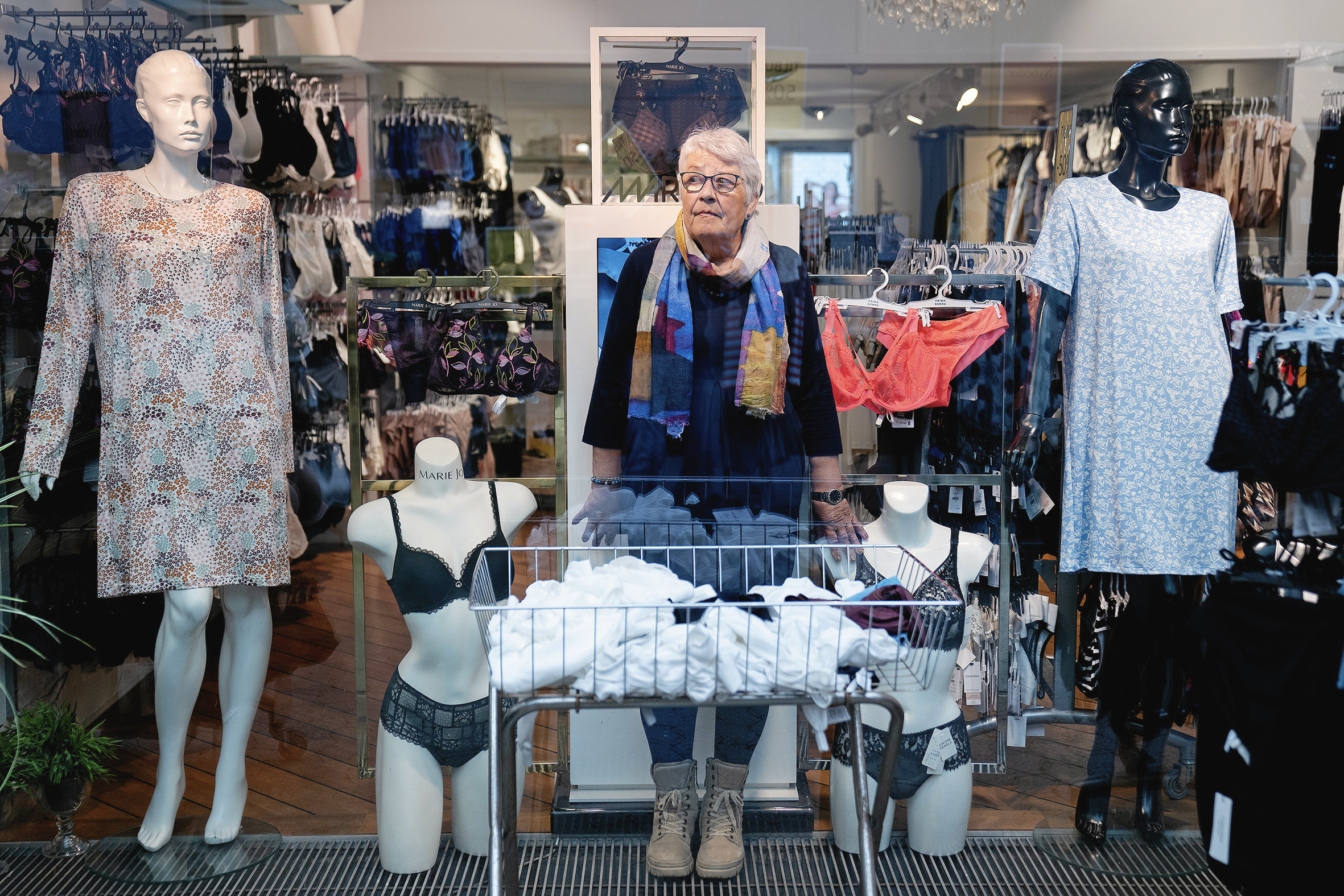 De fleste på Pia Heintz alder er gået på pension for længst. Men den 76-årige salgsassistent fra See Bra i VP-Arkaden i Helsinge har ikke planer om at forlade arbejdsmarkedet foreløbig.