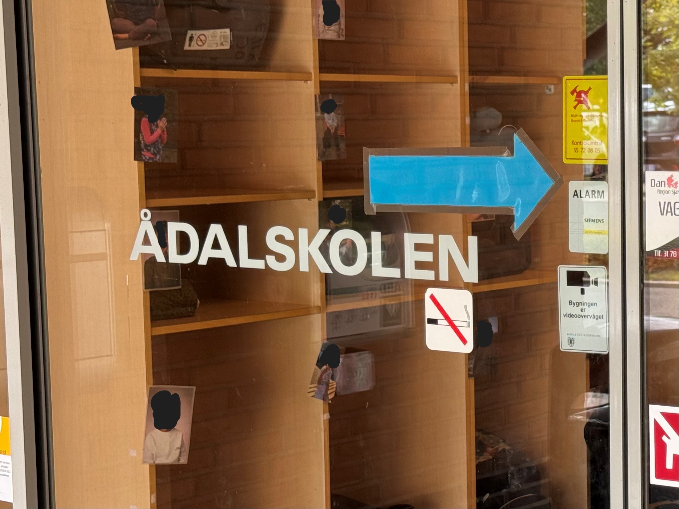 Forældrene på Ådalskolen fik ikke noget at vide om, at en dømt voldsmand tog sig af deres børn.