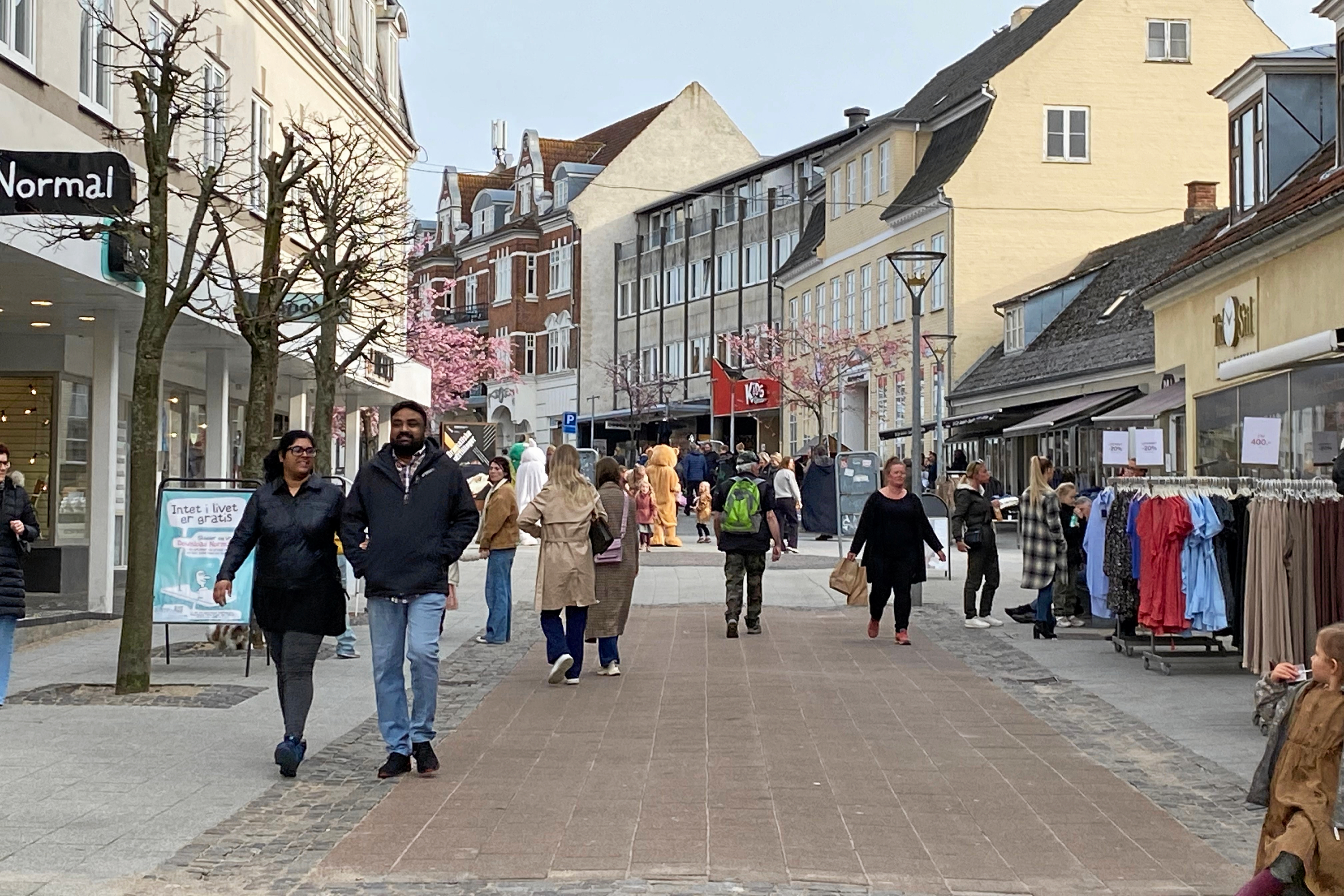 De fysiske butikker bør sørge for god service, hvis ikke de vil tabe til internettet, mener Frithjof Danielsen. Her er det gågaden i Vordingborg.