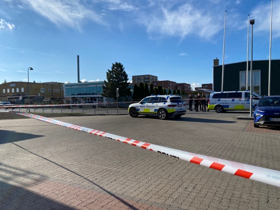 Politiet er massivt til stede. - Morten Christensen Politiet er massivt til stede.