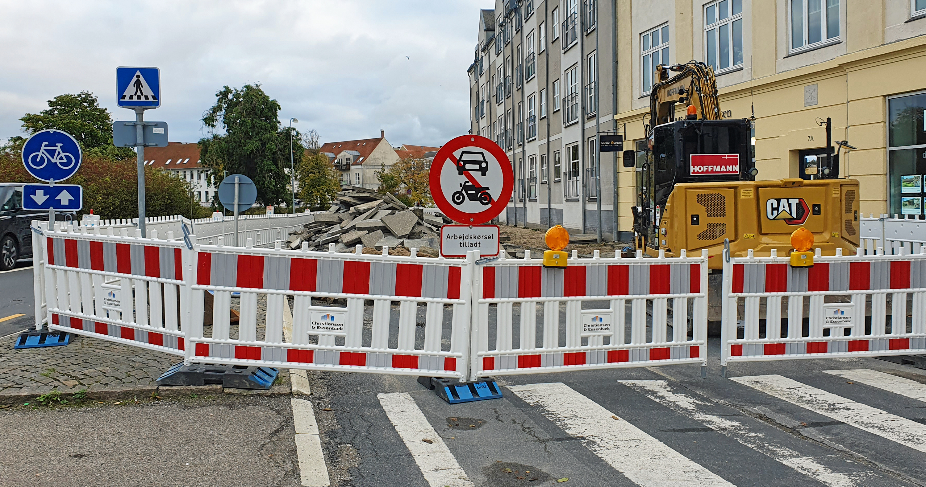 Frederiksværksgade er én af de veje, som for tiden spærret.