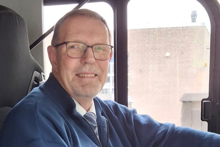 Sven Aage Vebel er en af de to chauffører, der har kørt Novo-bussen det år, den har eksisteret. Han kender efterhånden dem, der bruger bussen dagligt.