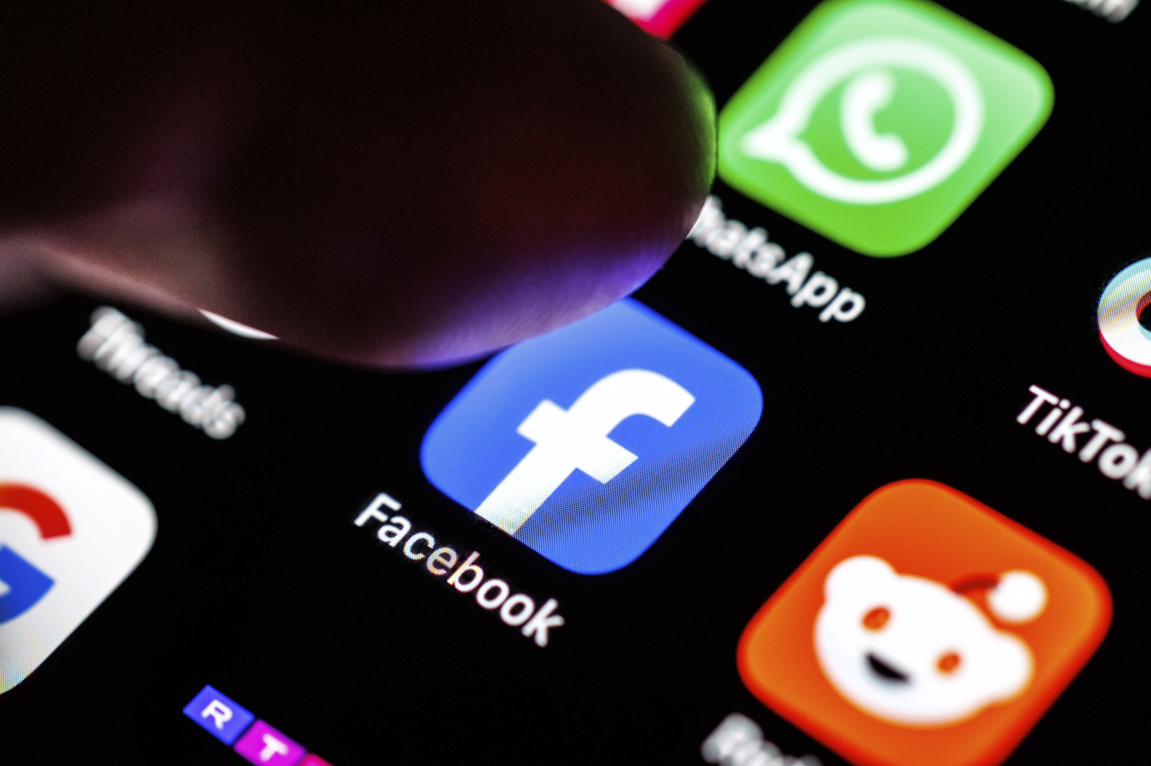 Annoncer på Facebook lokker med præcise resultater på fodboldkampe i Superligaen ved hjælp af AI. Produktet koster 2000 kroner, men er svindel, skriver faktatjekmedie. (Arkivfoto).