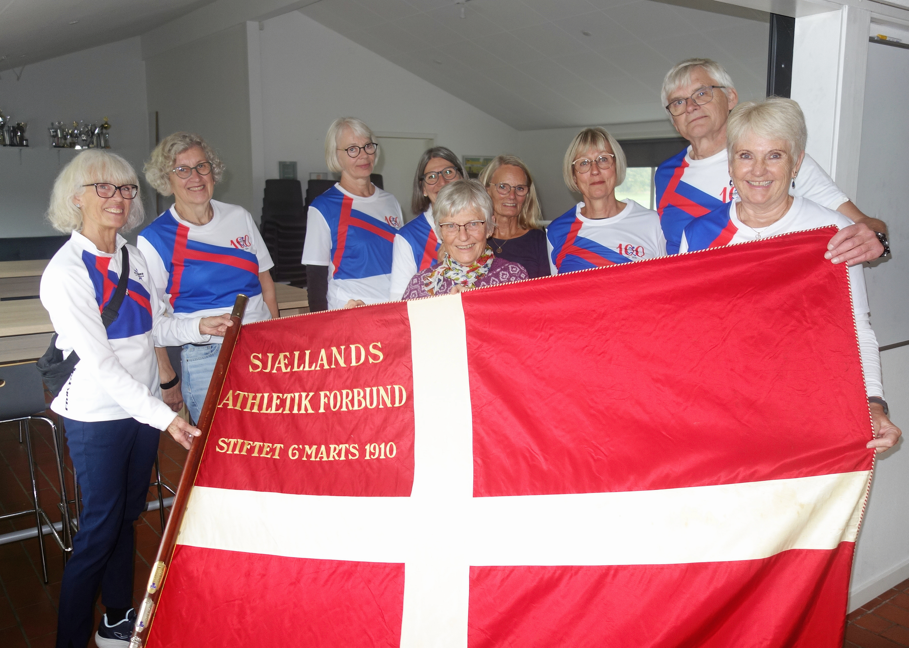 Kalundborg Idræts Forening fejrede 100 års jubilæum, hvor foreningen fik en ekstra fane, der har ligget gemt i en kælder i 30 år.