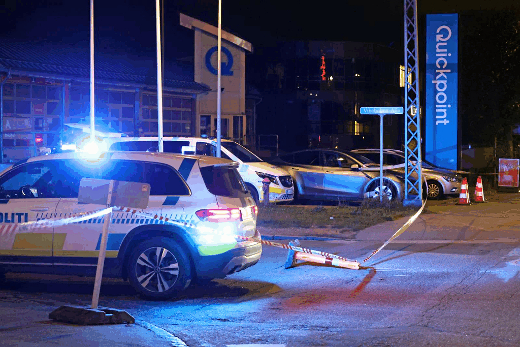 En 62-årig mand forsøgte at stoppe vold mod en kvinde, men blev selv livsfarligt kvæstet. Nu er 23-årig tiltalt for dobbelt drabsforsøg