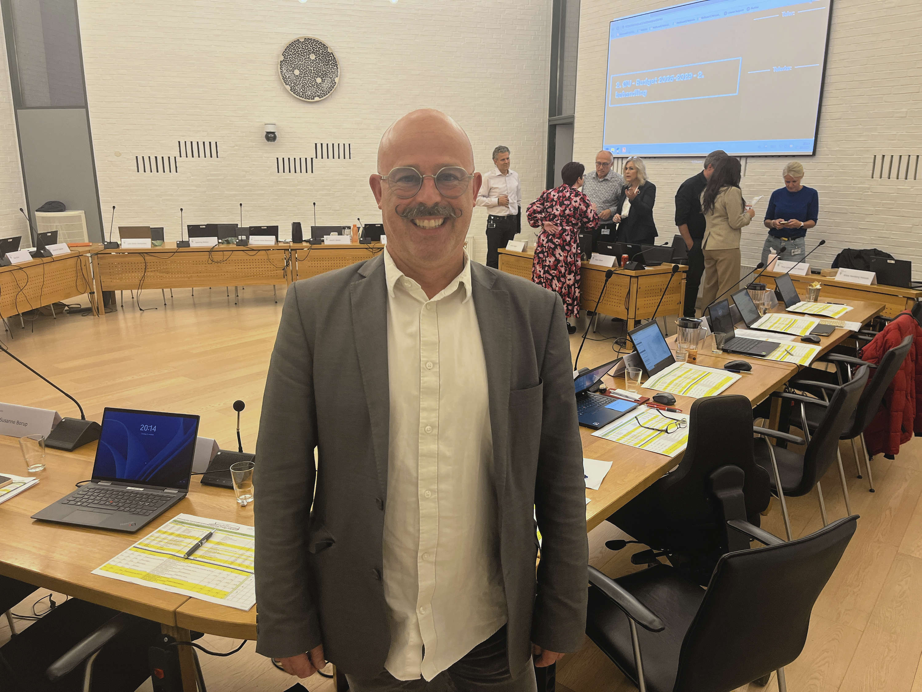 Mikael Ralf Larsen (SF) vakte en knap fire år gammel debat til live under torsdagens vedtagelse af 2026-budgettet.