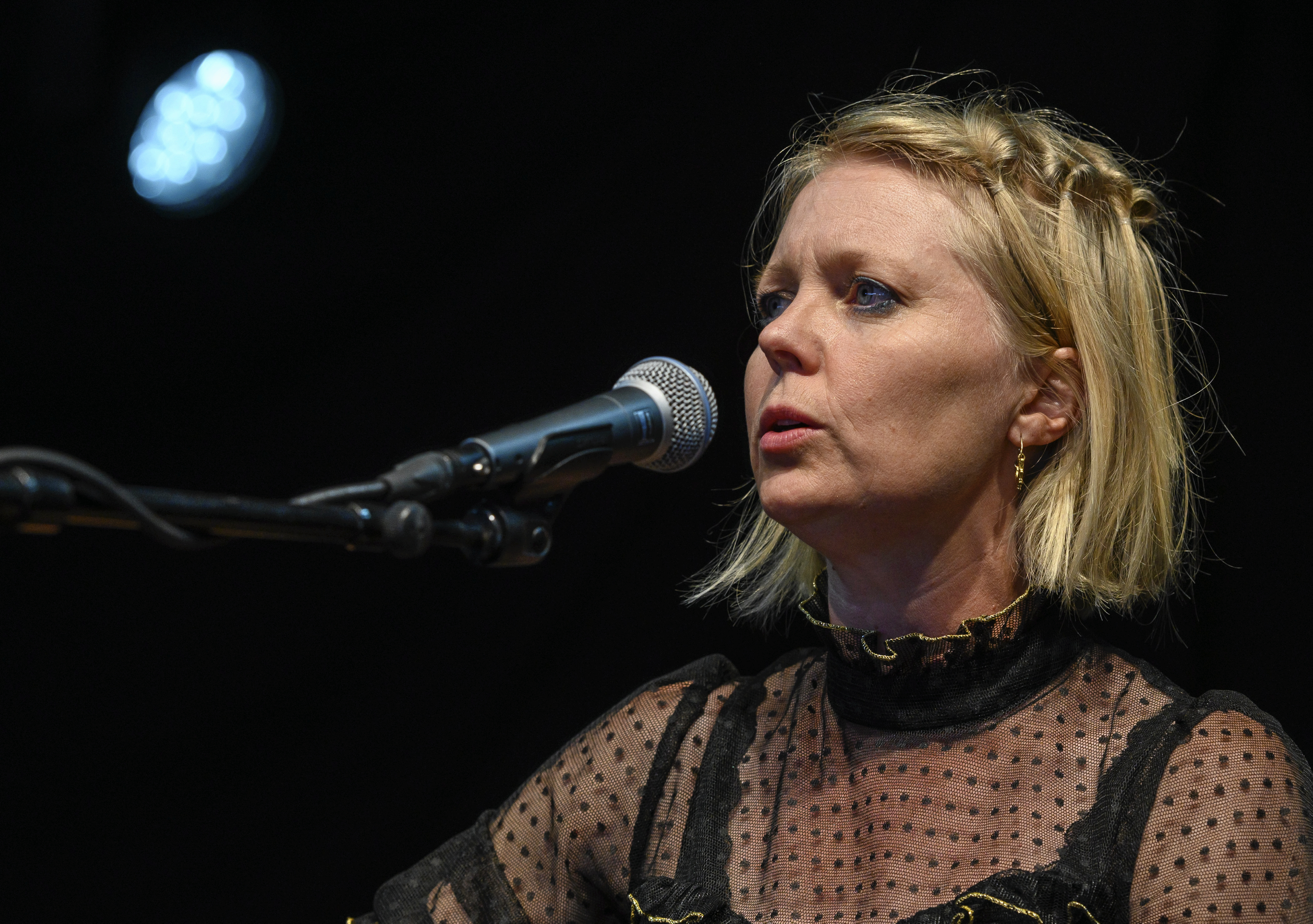 Sara Grabow synger i Roskilde 30. oktober.