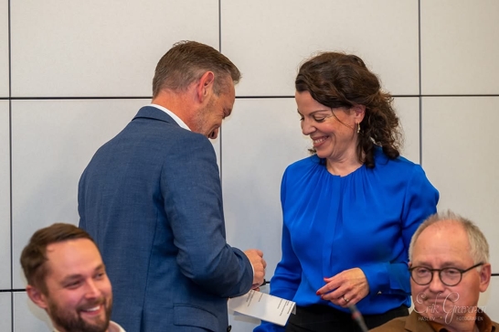 Ricki Vejsmose brugte spørgetiden til at fri til Dorthe Adelsbech under byrådsmødet den 9. oktober. - Erik Graversen Ricki Vejsmose brugte spørgetiden til at fri til Dorthe Adelsbech under byrådsmødet den 9. oktober.