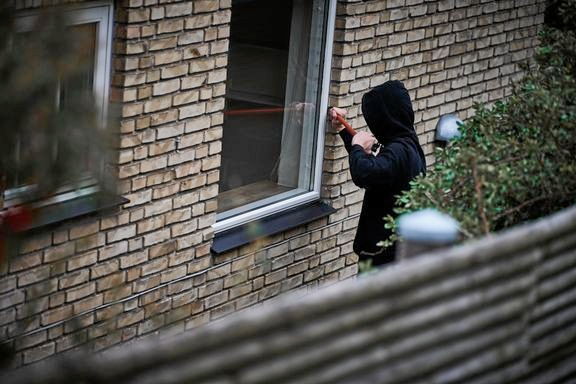 - Vores typiske billede af en indbrudstyv eller hæler har hidtil bygget på fornemmelser, men på baggrund af den nye undersøgelse har vi nu et bedre kendskab til denne gruppe og kan dermed målrette forebyggelsen bedre, siger analytiker Emil Rethmeier Madsen, Det Kriminalpræventive Råd, i en pressemeddelelse.