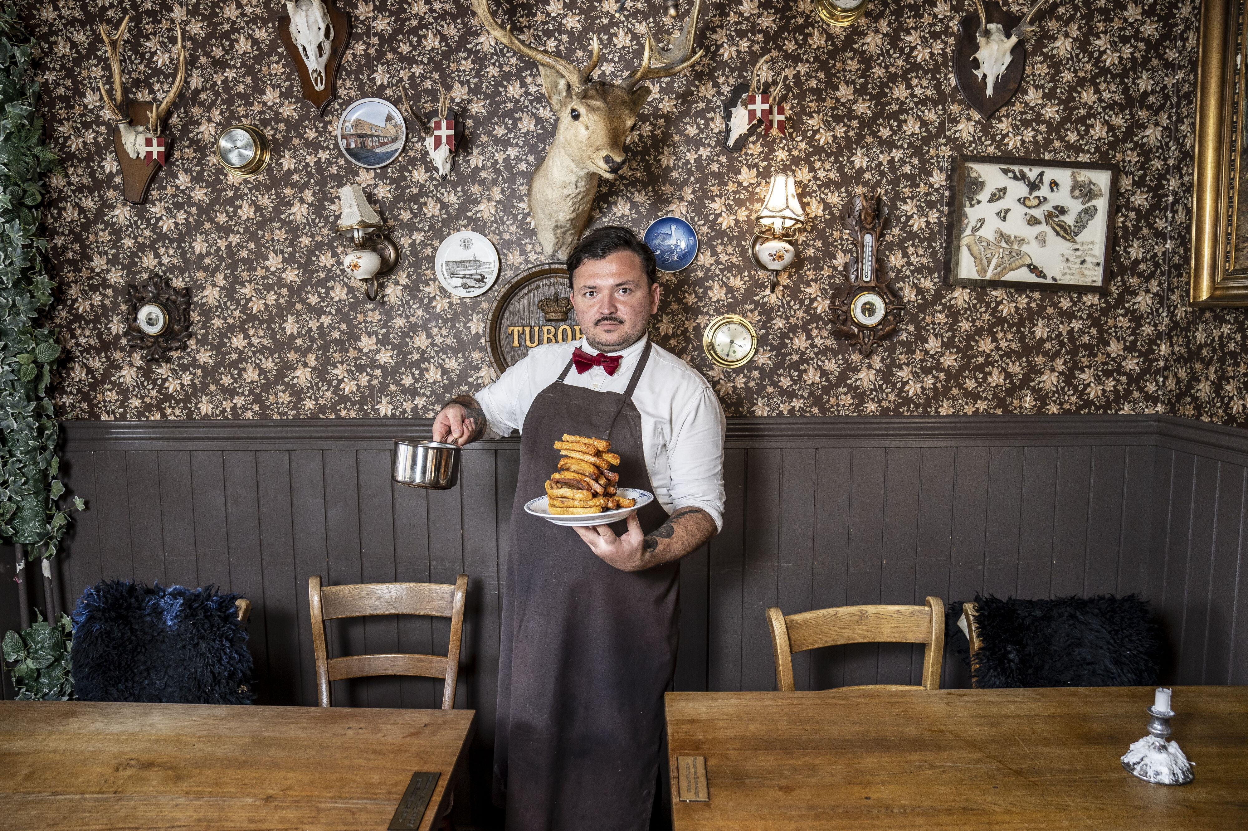 Umut Sakarya er blandt andet kendt for sit medejerskab af restauranten Guldkroen, hvor han blev kendt for sin flæskestegssandwich og sprøde flæskesvær. Han er også kendt fra tv-programmer som "Tyrkersvin", "Masterchef" og "Vild med dans". (Arkivfoto).
