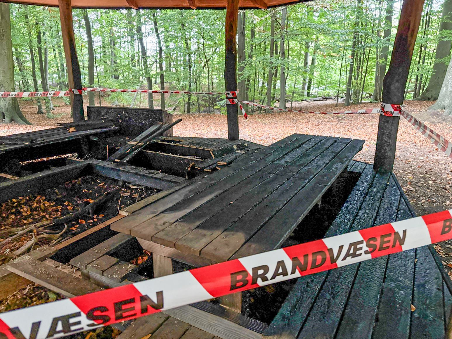 Madpakkehuset i Breelteskov er ødelagt efter en brand, der blev anmeldt fredag den 10. oktober.